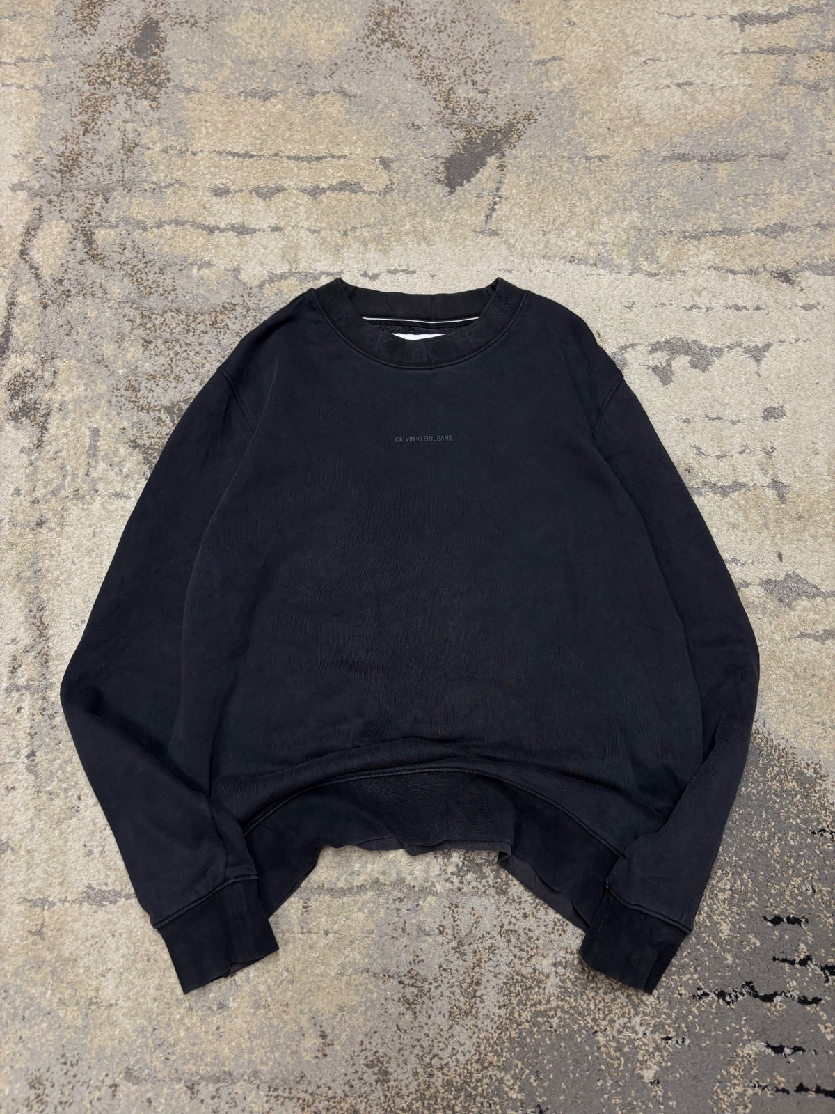 Bluza Calvin Klein crevneck, damskie w bardzo dobrym stanie rozmiar M, widok z przodu