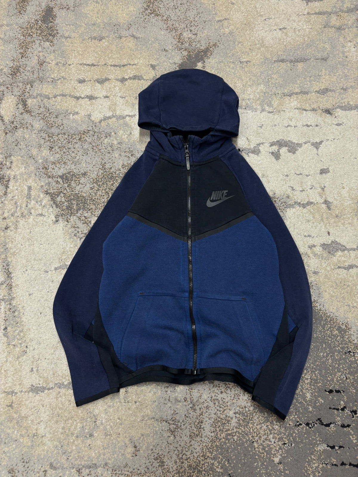 Bluza Nike Tech Fleece, dziecięce w bardzo dobrym stanie rozmiar 146 cm / 11 lat, widok z przodu