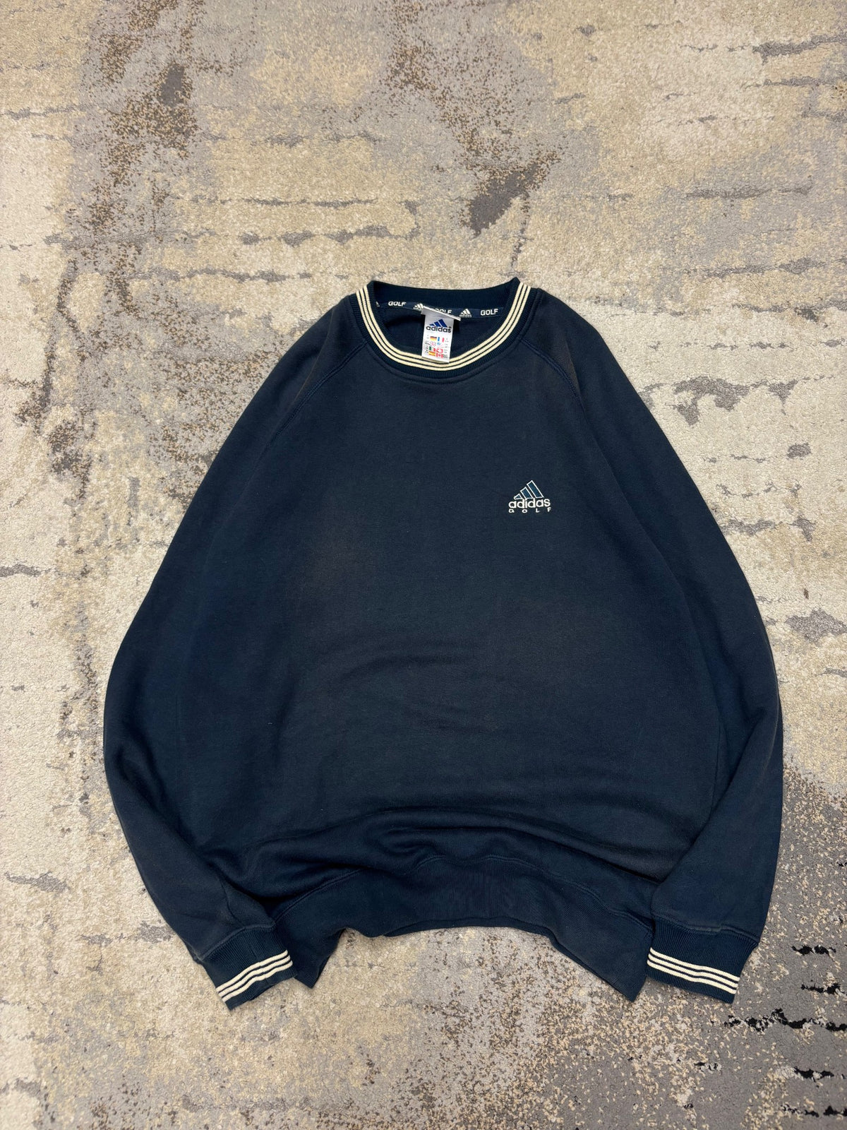 Bluza Adidas Vintage retro y2k crevneck, męskie w dobrym stanie rozmiar M, widok z przodu
