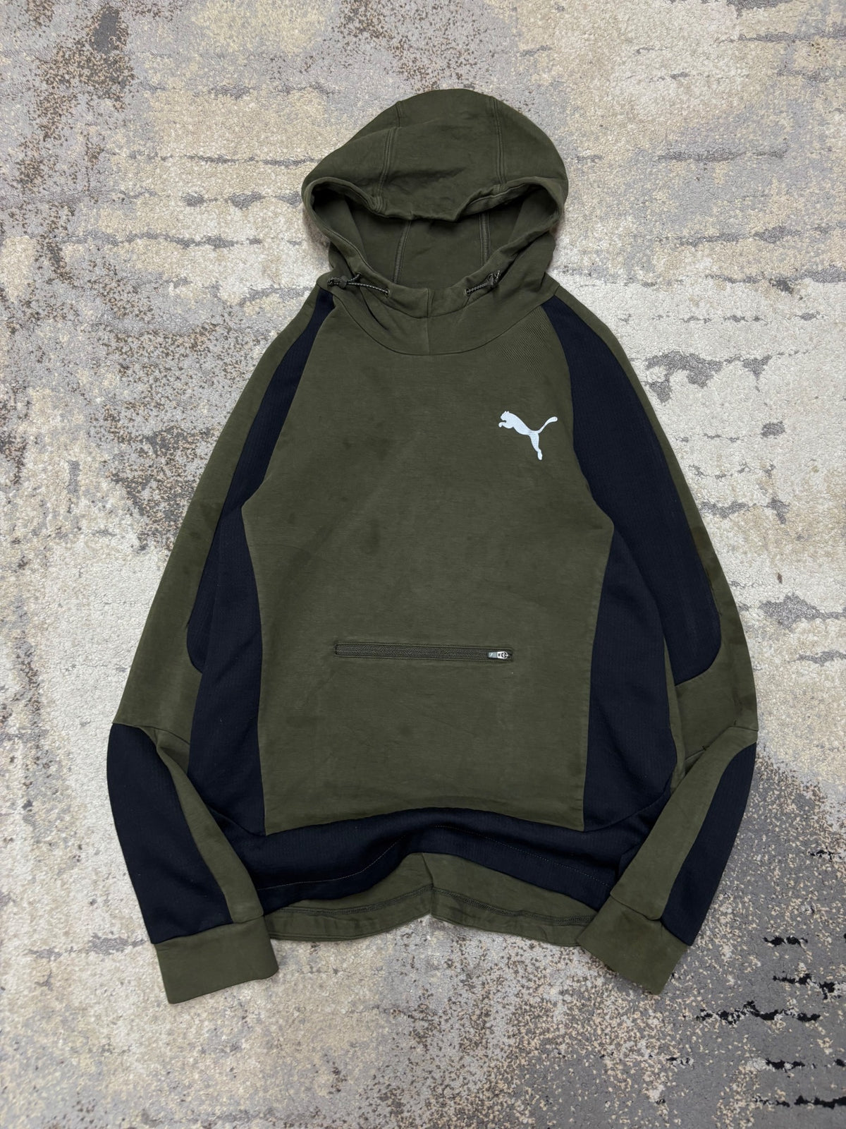 Bluza hoodie puma, damskie w dobrym stanie rozmiar S, widok z przodu
