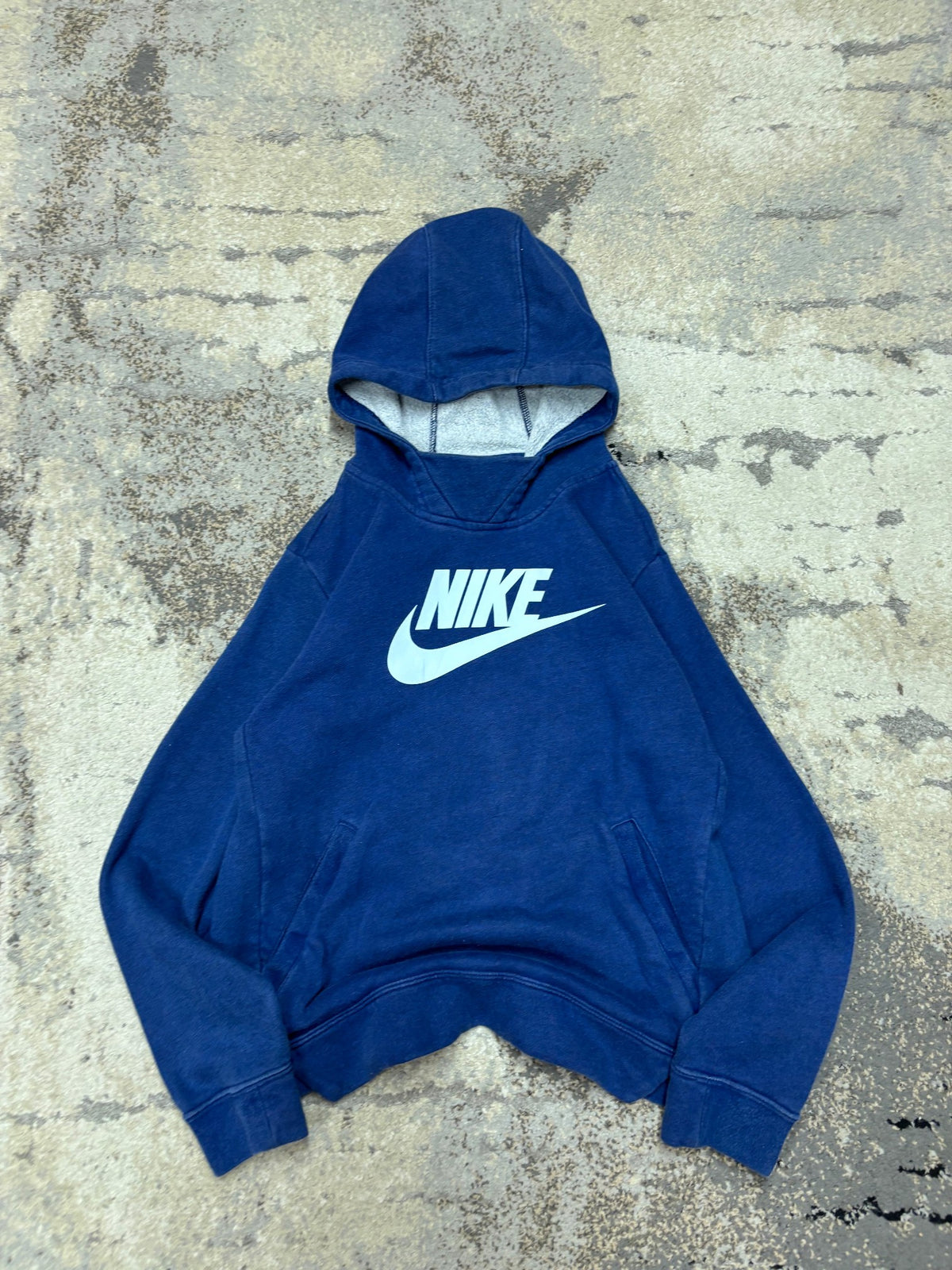 Bluza Nike hoodie, dziecięce w bardzo dobrym stanie rozmiar L, widok z przodu