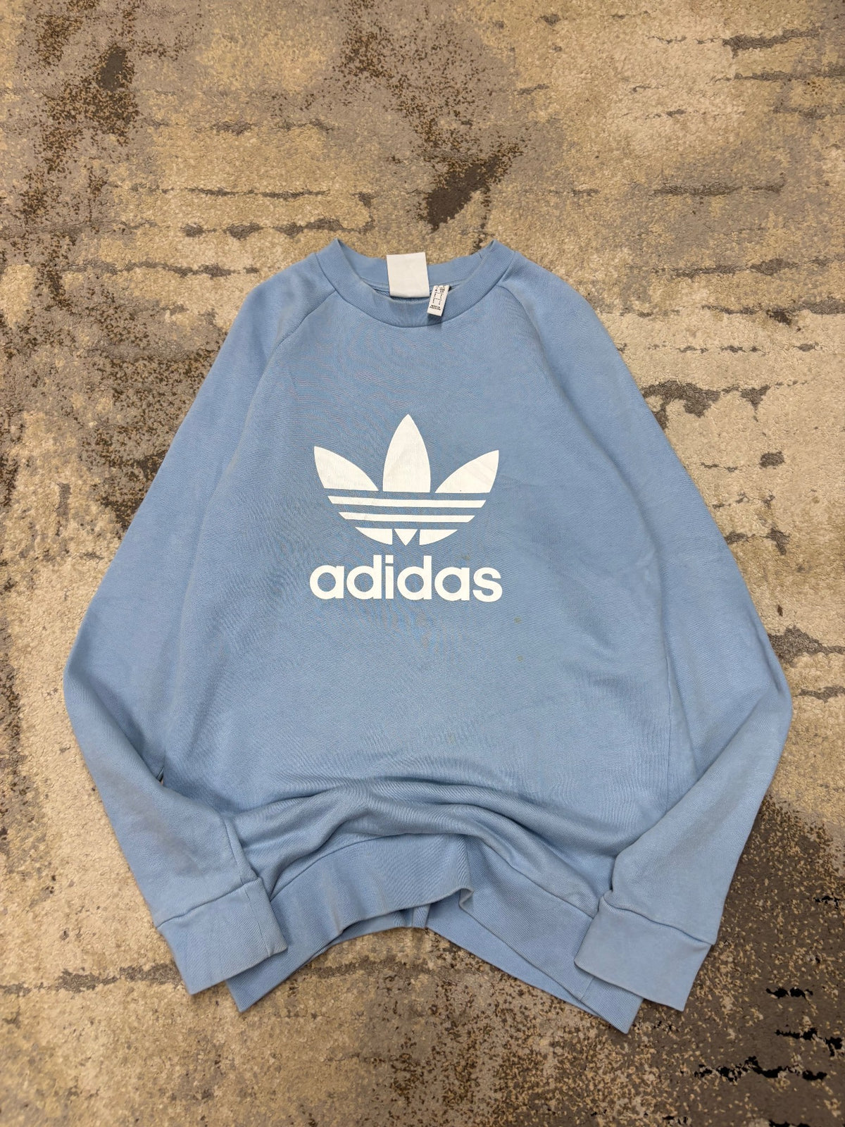 Bluza Adidas crevneck, damskie w bardzo dobrym stanie rozmiar S, widok z przodu
