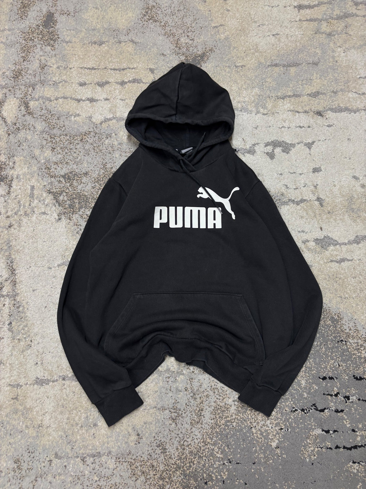 Bluza Puma hoodie, damskie w bardzo dobrym stanie rozmiar M, widok z przodu