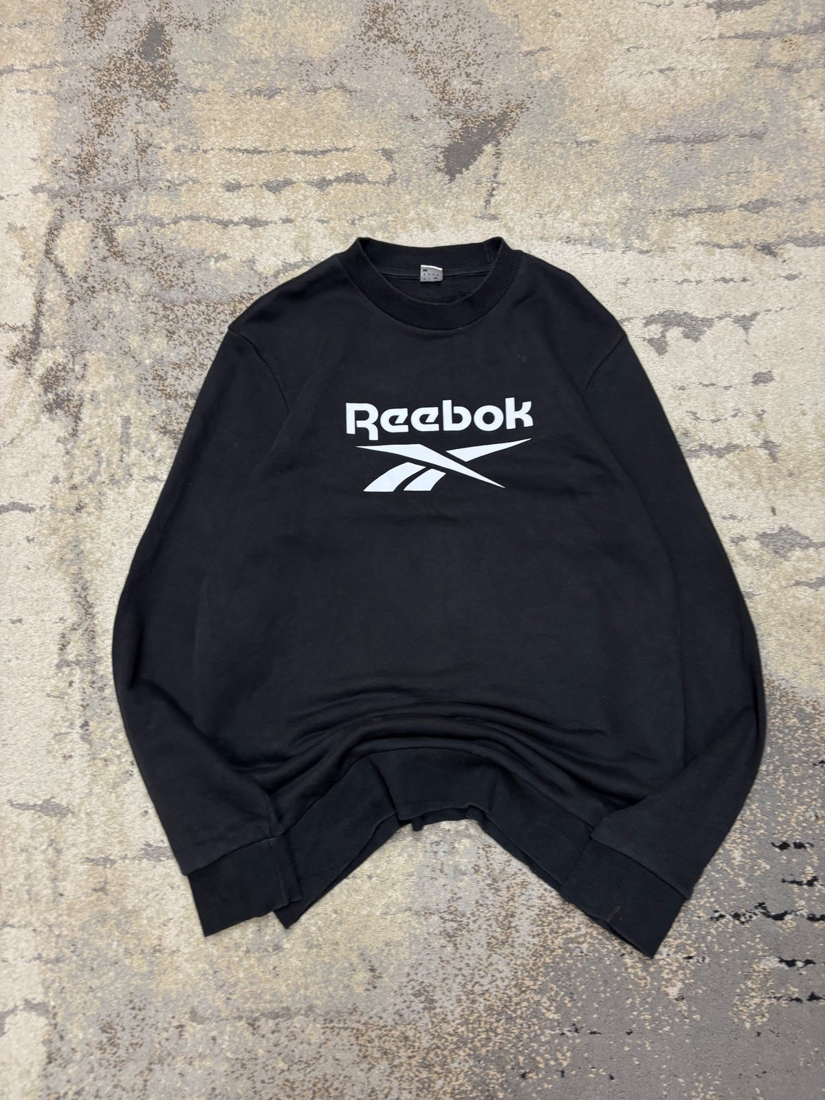 Bluza Reebok crevneck, damskie w bardzo dobrym stanie rozmiar M, widok z przodu