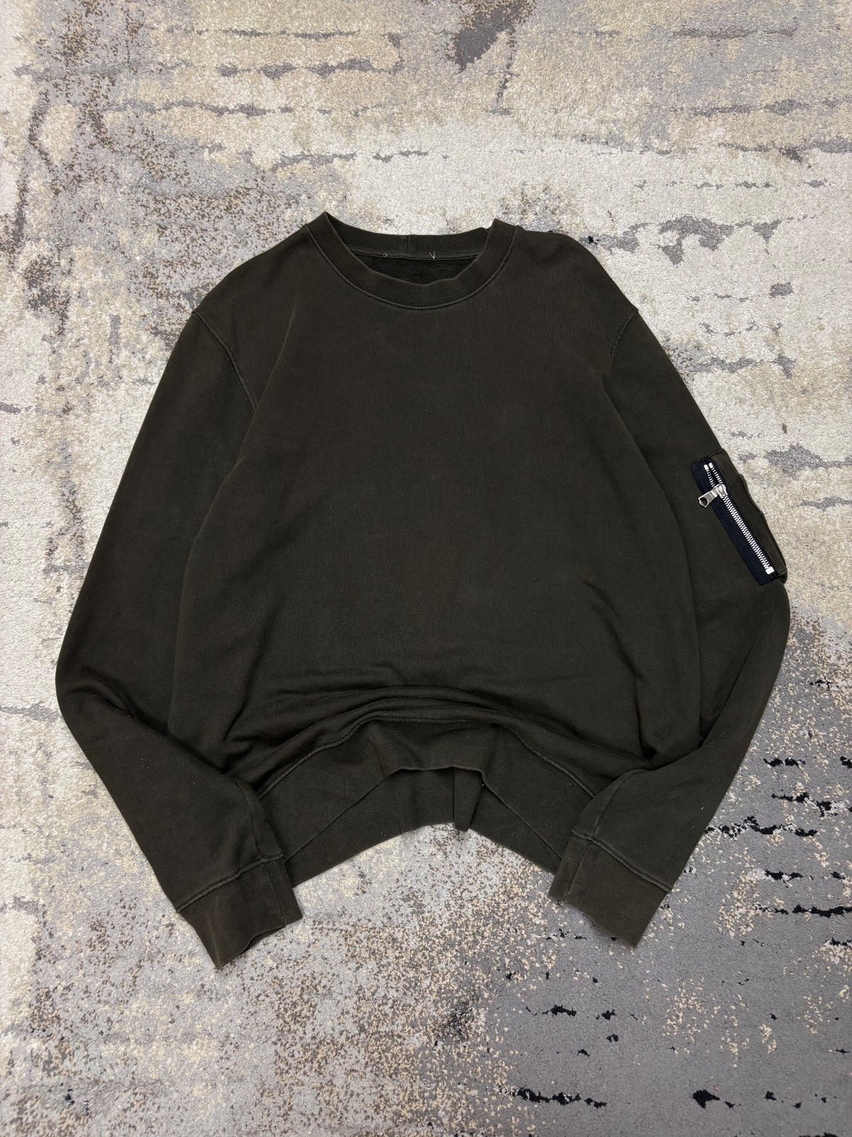 Bluza Sandro crevneck, męskie w bardzo dobrym stanie rozmiar L, widok z przodu