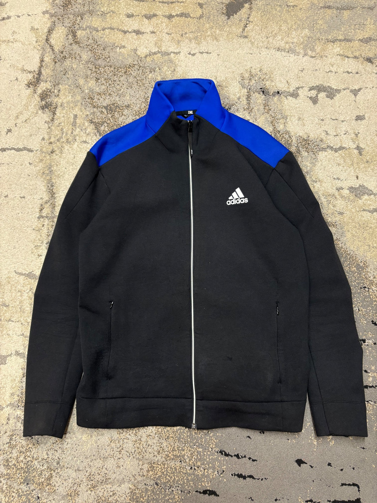 Bluza Adidas zipp, męskie w dobrym stanie rozmiar M, widok z przodu