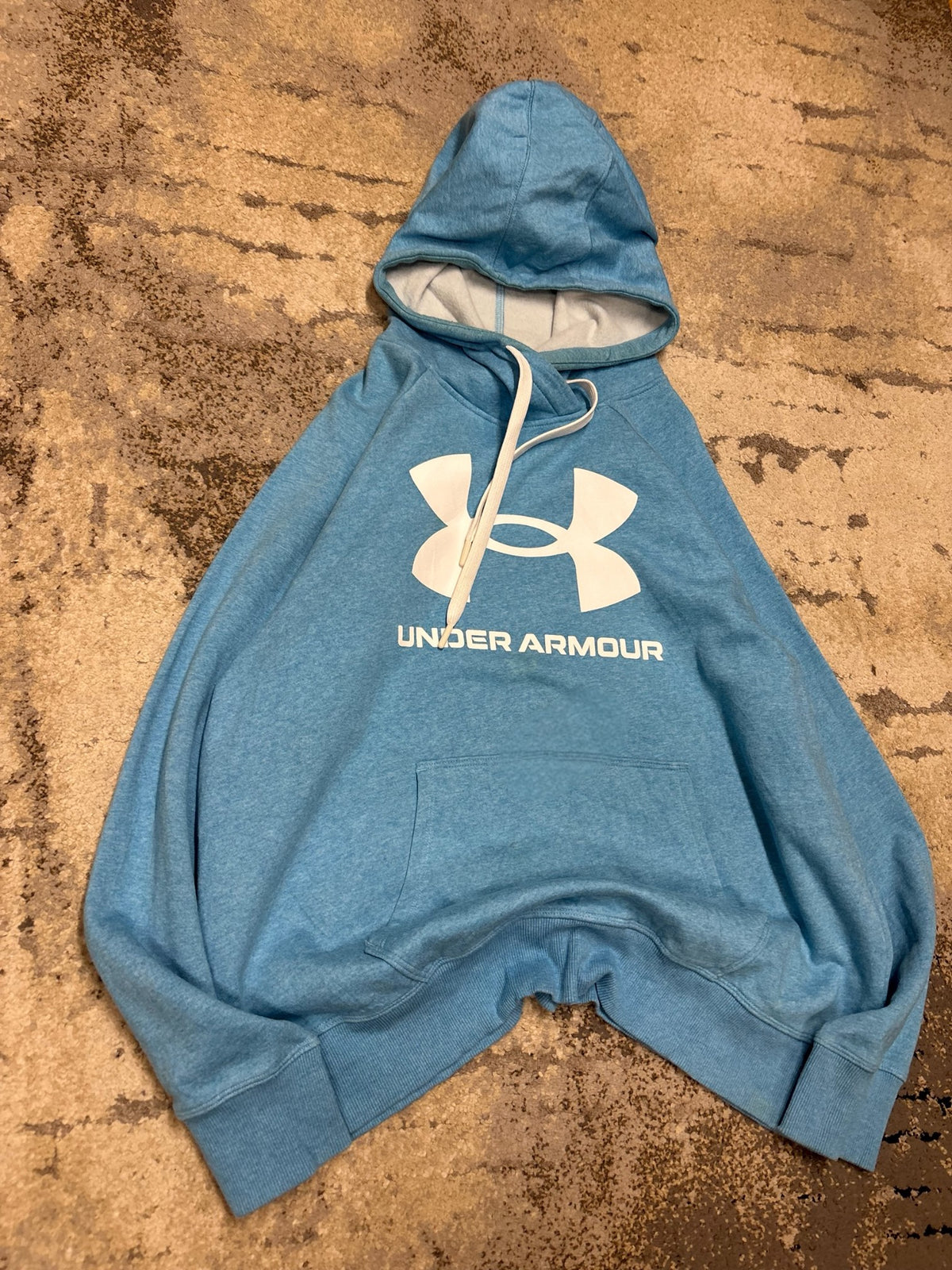 Bluza Under Armour hoodie, męskie w bardzo dobrym stanie rozmiar XL, widok z przodu