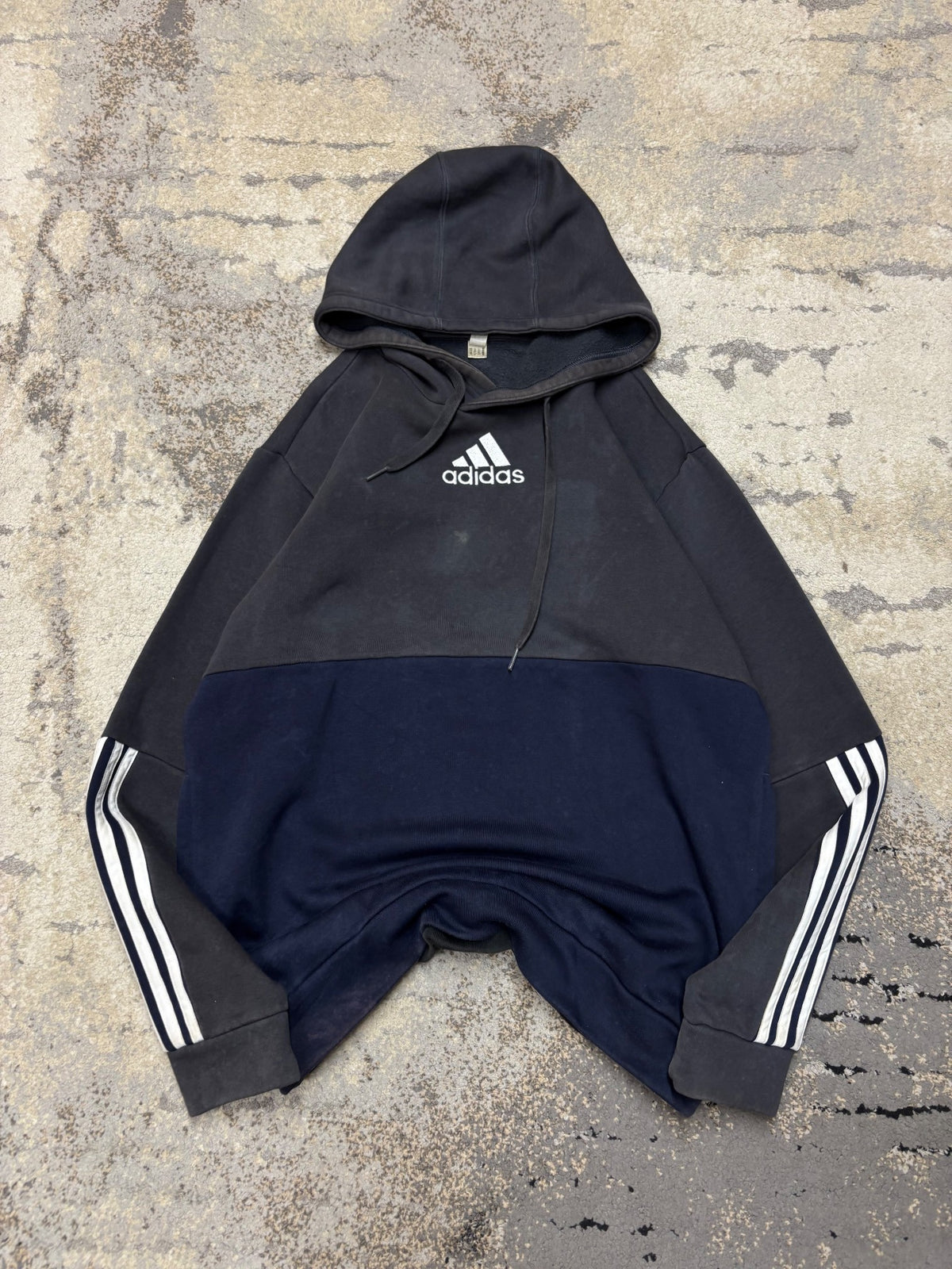 Bluza Adidas hoodie, męskie w dobrym stanie rozmiar M, widok z przodu