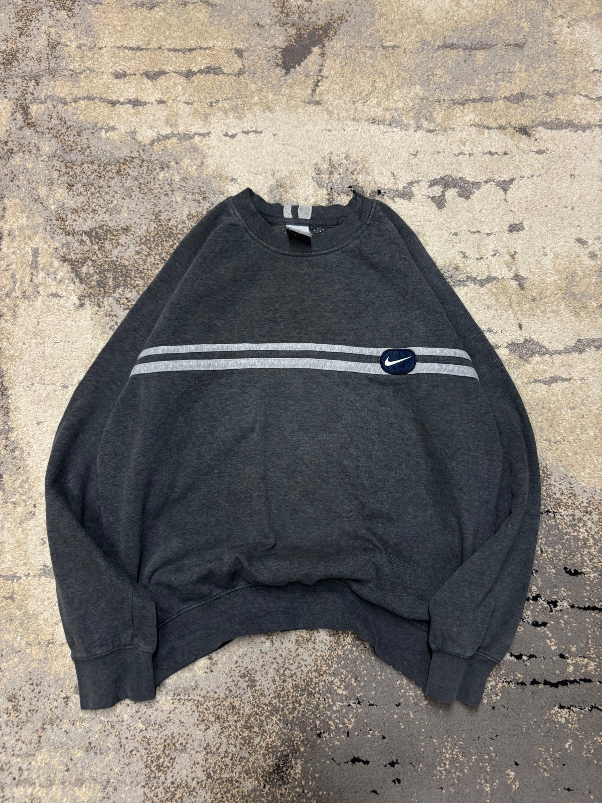 Bluza Nike crevneck vintage retro y2k, damskie w bardzo dobrym stanie rozmiar M, widok z przodu