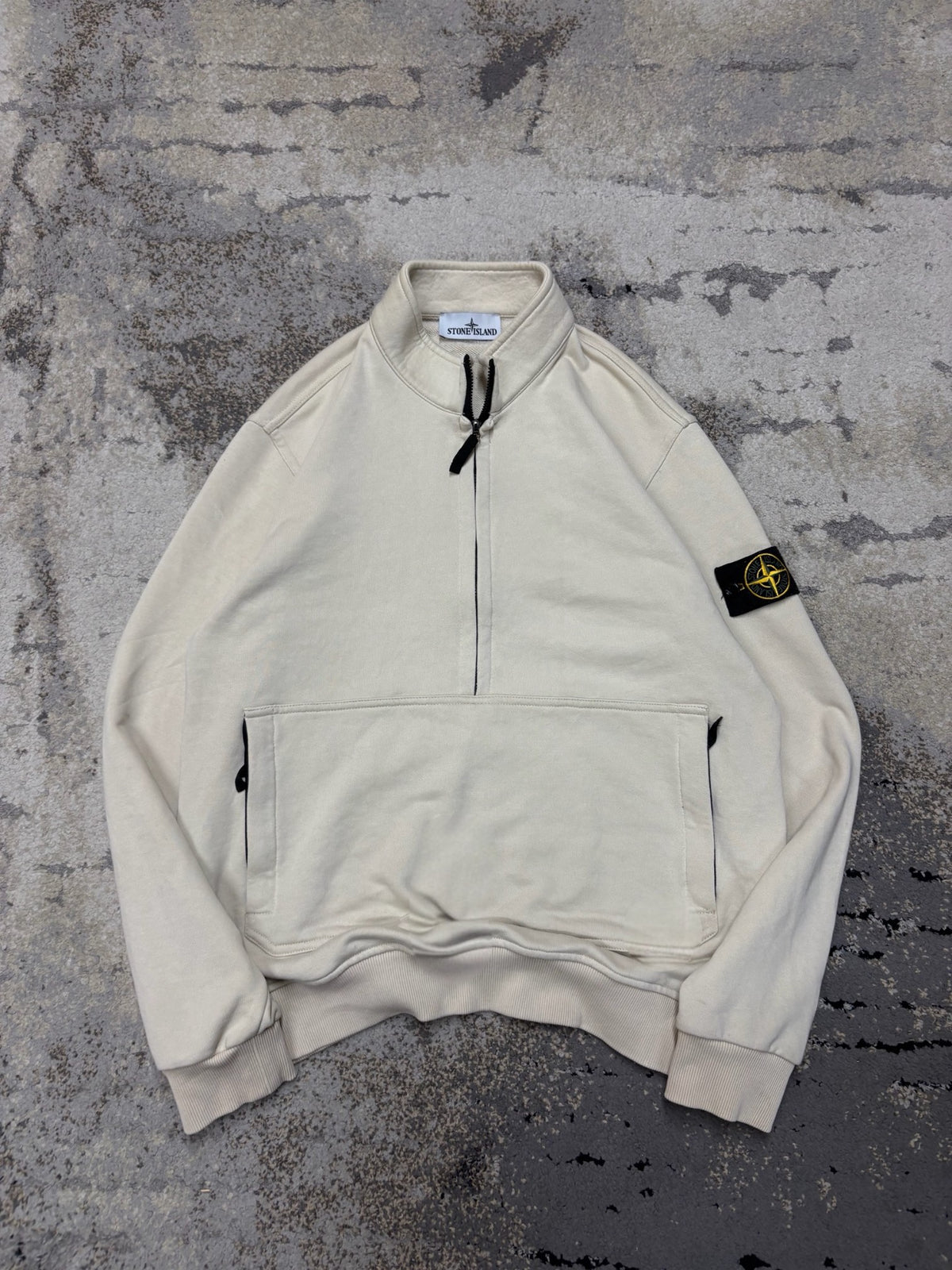Bluza Stone Island crevneck, męskie w bardzo dobrym stanie rozmiar M, widok z przodu