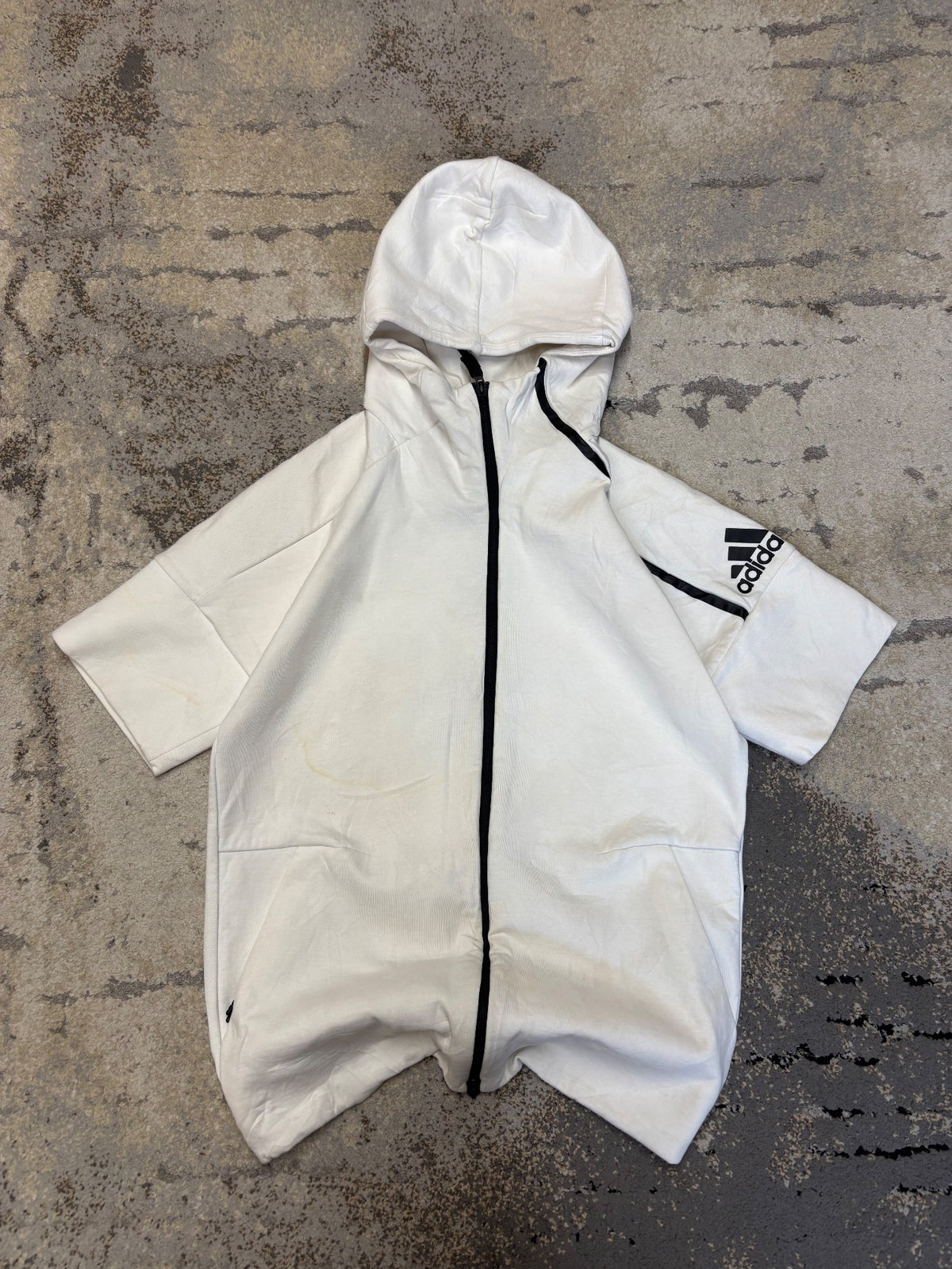 Bluza Adidas zipp, damskie w bardzo dobrym stanie rozmiar S, widok z przodu