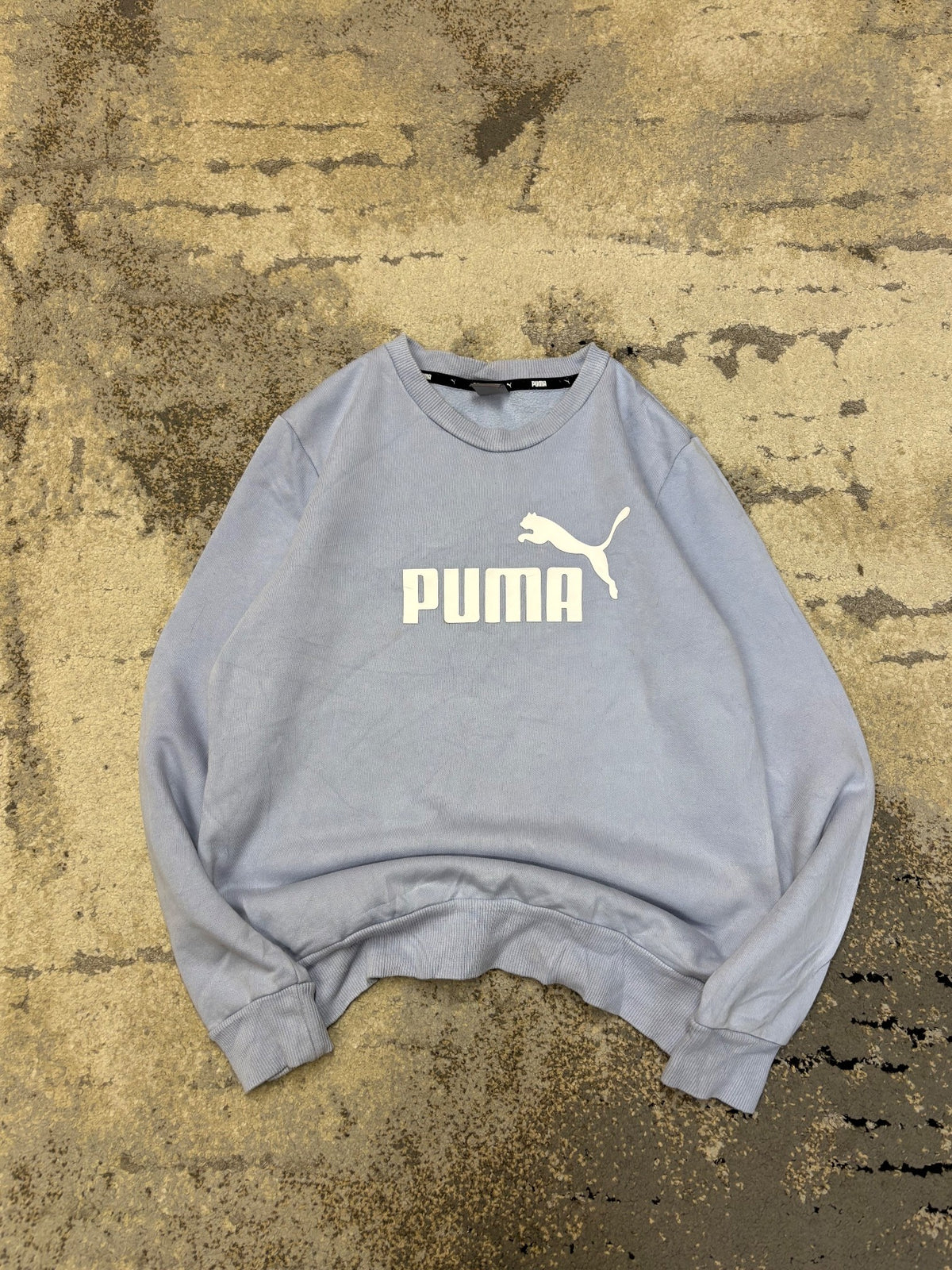 Bluza Puma crevneck, damskie w bardzo dobrym stanie rozmiar M, detal
