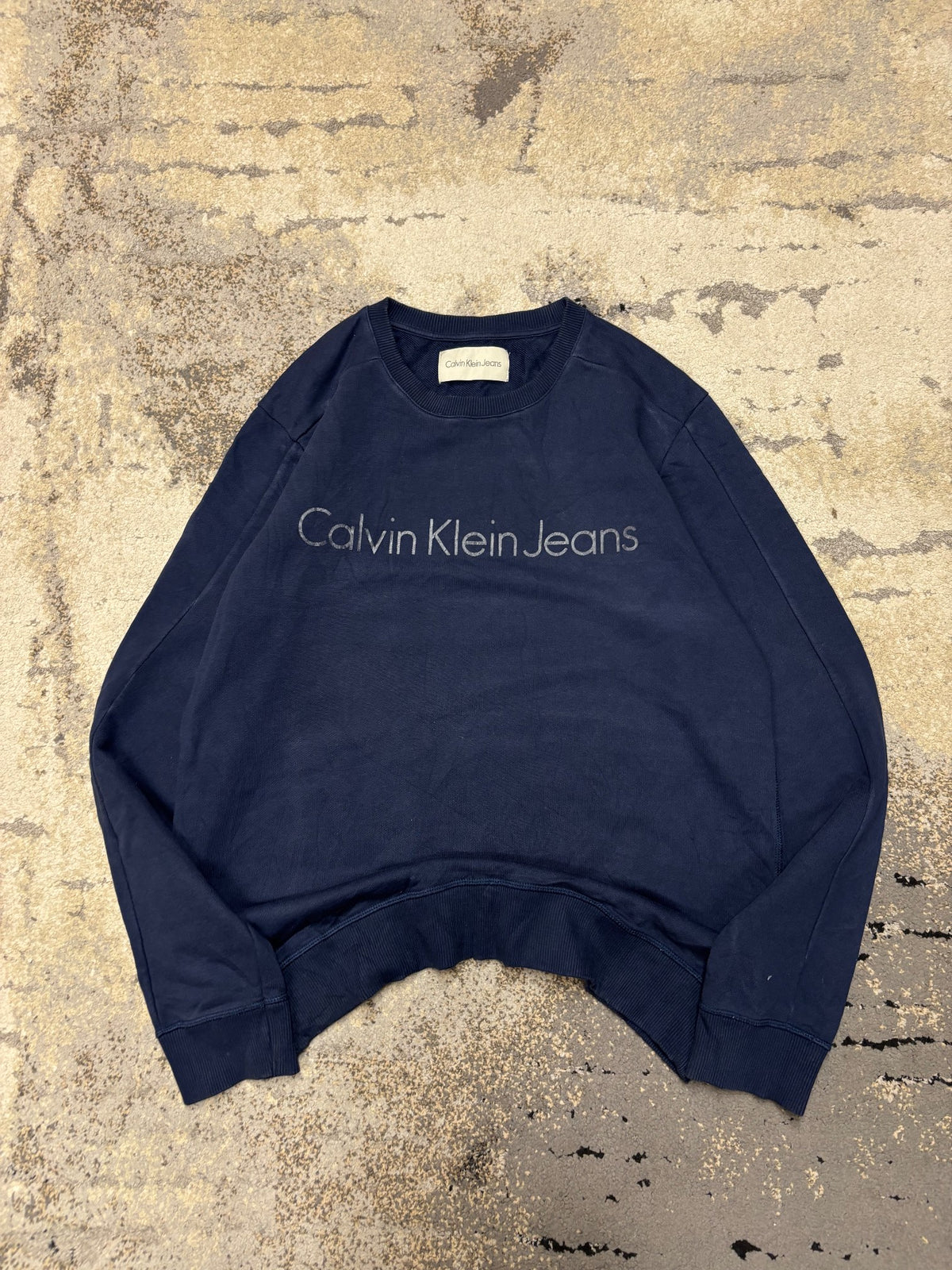 Bluza Calvin Klein crevneck, męskie w bardzo dobrym stanie rozmiar L, widok z przodu