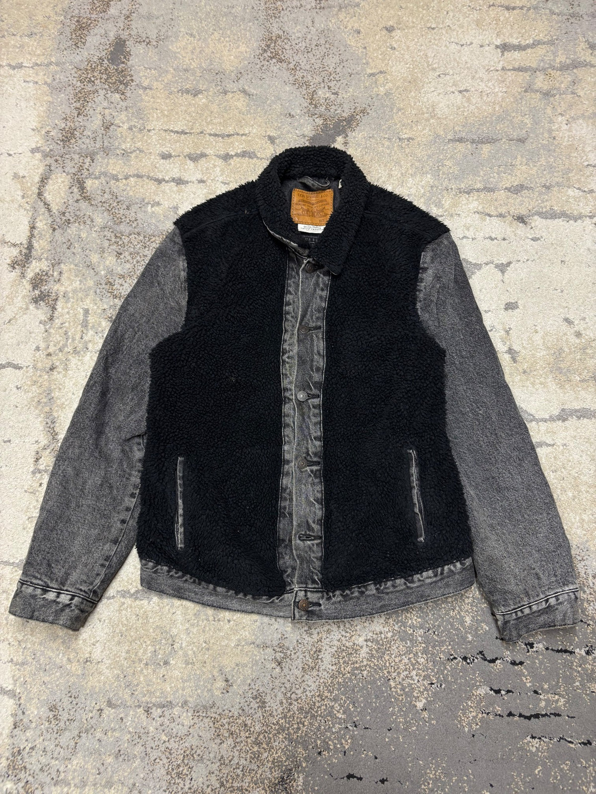 Levi's Kurtka LEVI’S jeansowa, męskie w bardzo dobrym stanie rozmiar L, widok z przodu