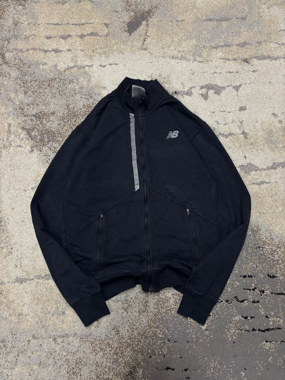 Bluza New Balance crevneck, damskie w bardzo dobrym stanie rozmiar S, detal