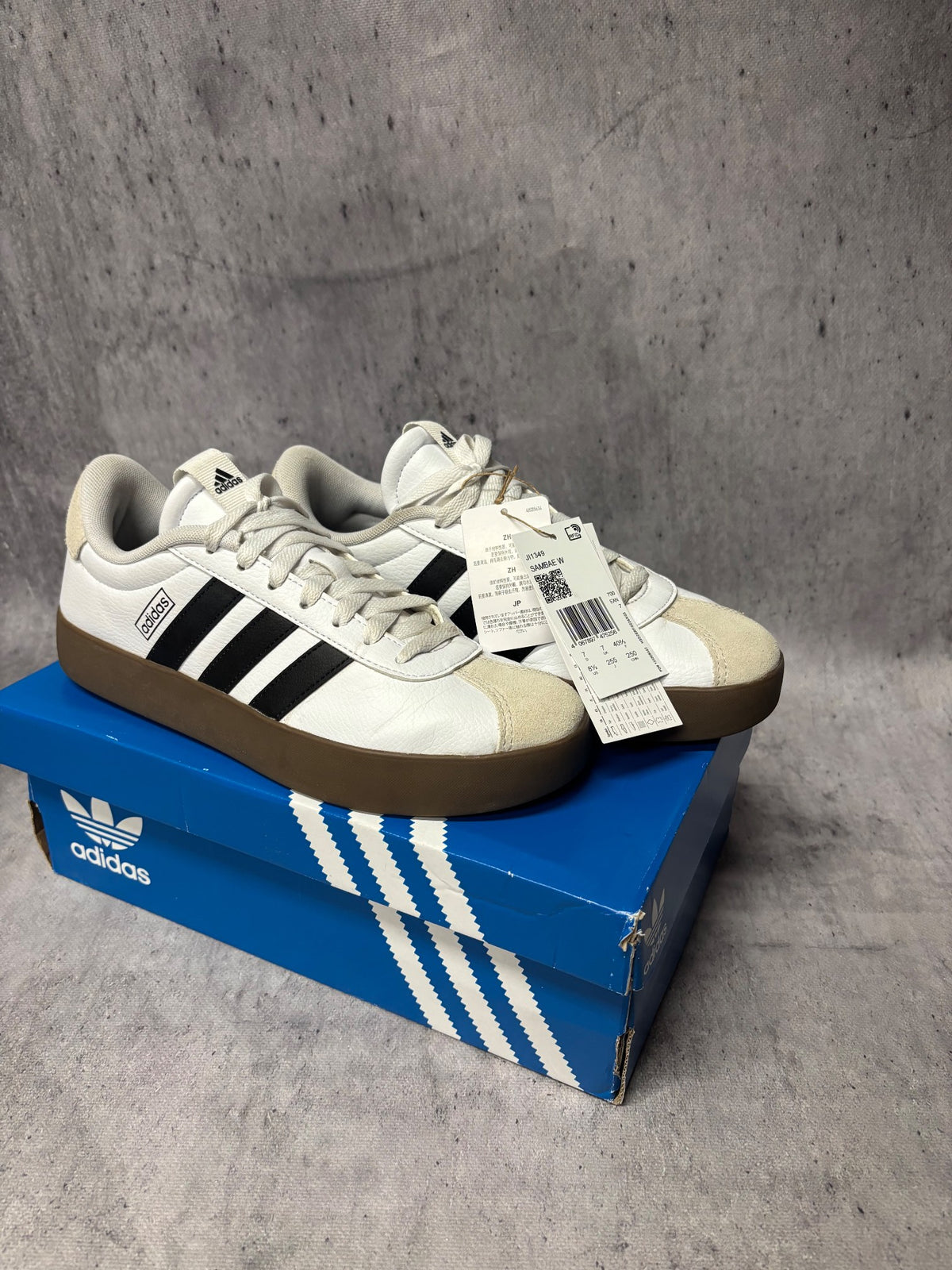 Adidas Buty sneakersy Adidas, buty sportowe męskie w bardzo dobrym stanie rozmiar 40 2/3, para butów