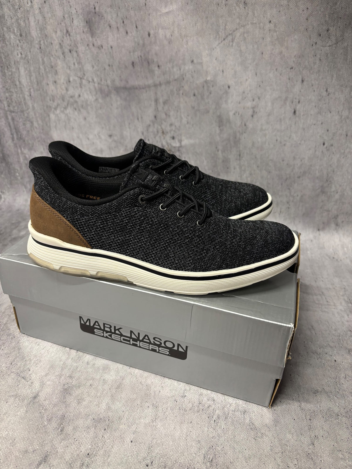 Skechers Buty sneakersy Skechers, buty sportowe męskie w bardzo dobrym stanie rozmiar 41, para butów
