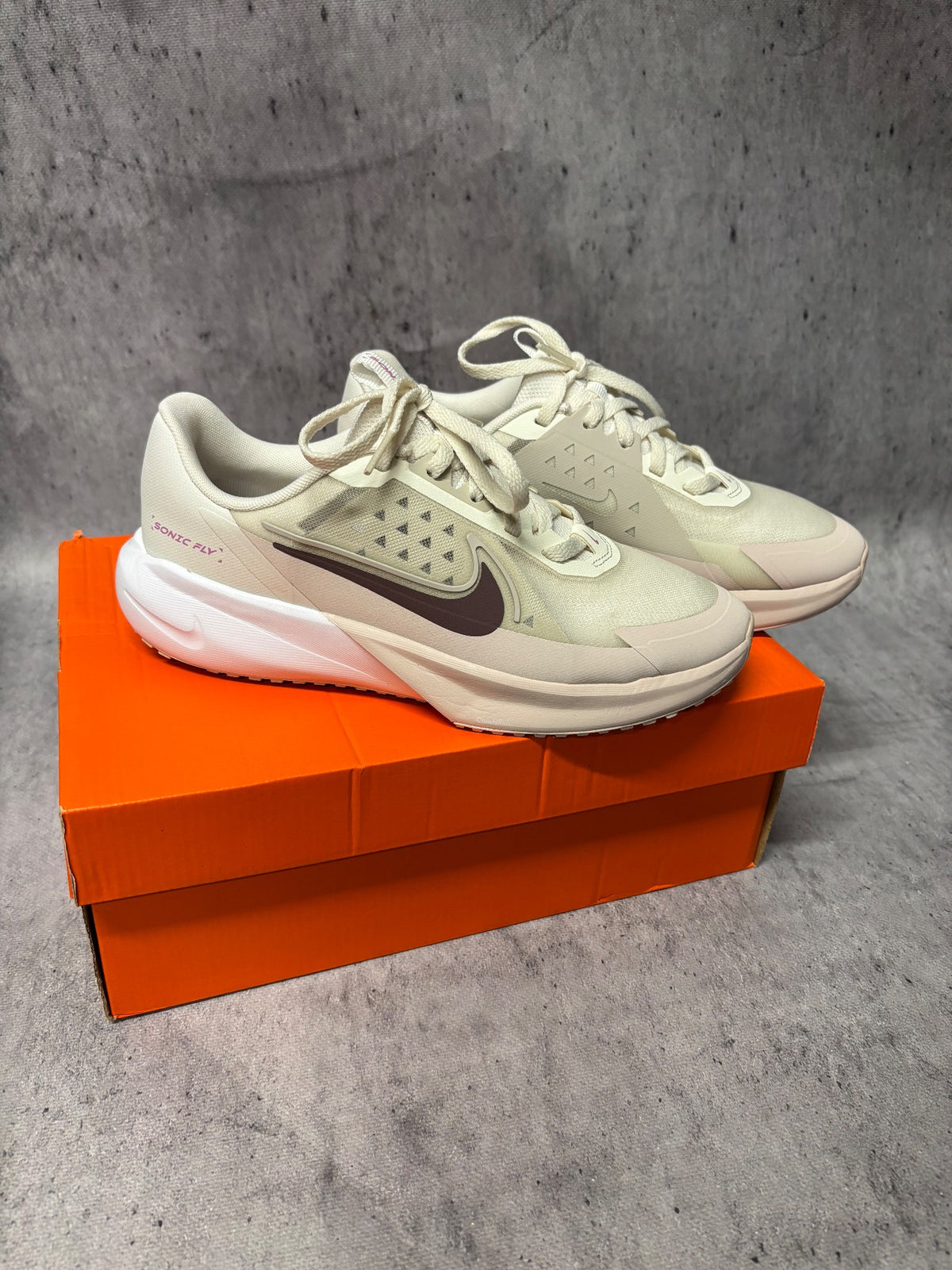 Nike Sonic Fly, buty sportowe damskie nowe rozmiar 37.5, para butów