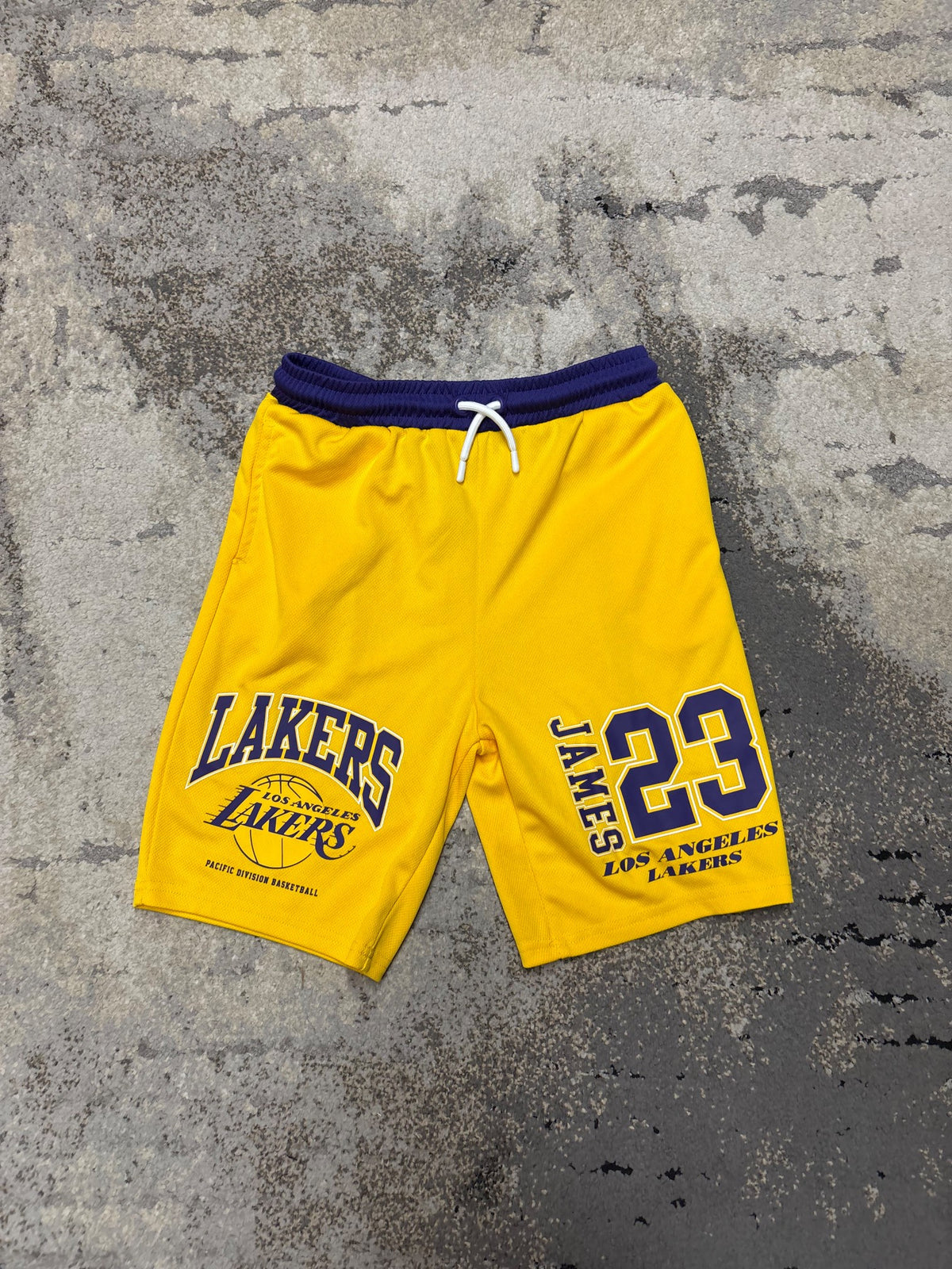 Spodenki NBA Lakers, dziecięce w bardzo dobrym stanie rozmiar 164 cm / 14 lat, widok z przodu