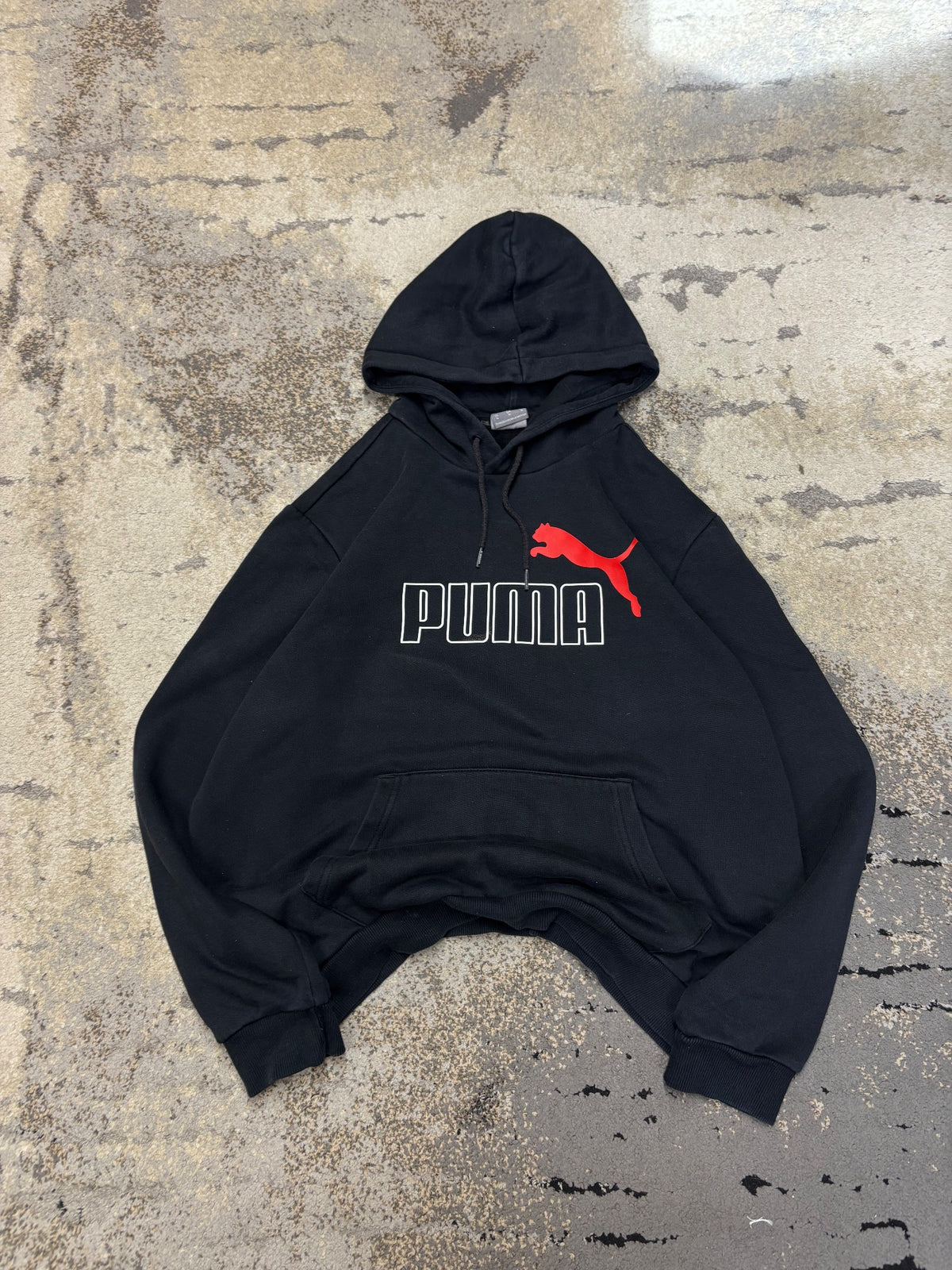Bluza Puma hoodie, damskie w bardzo dobrym stanie rozmiar M, widok z przodu