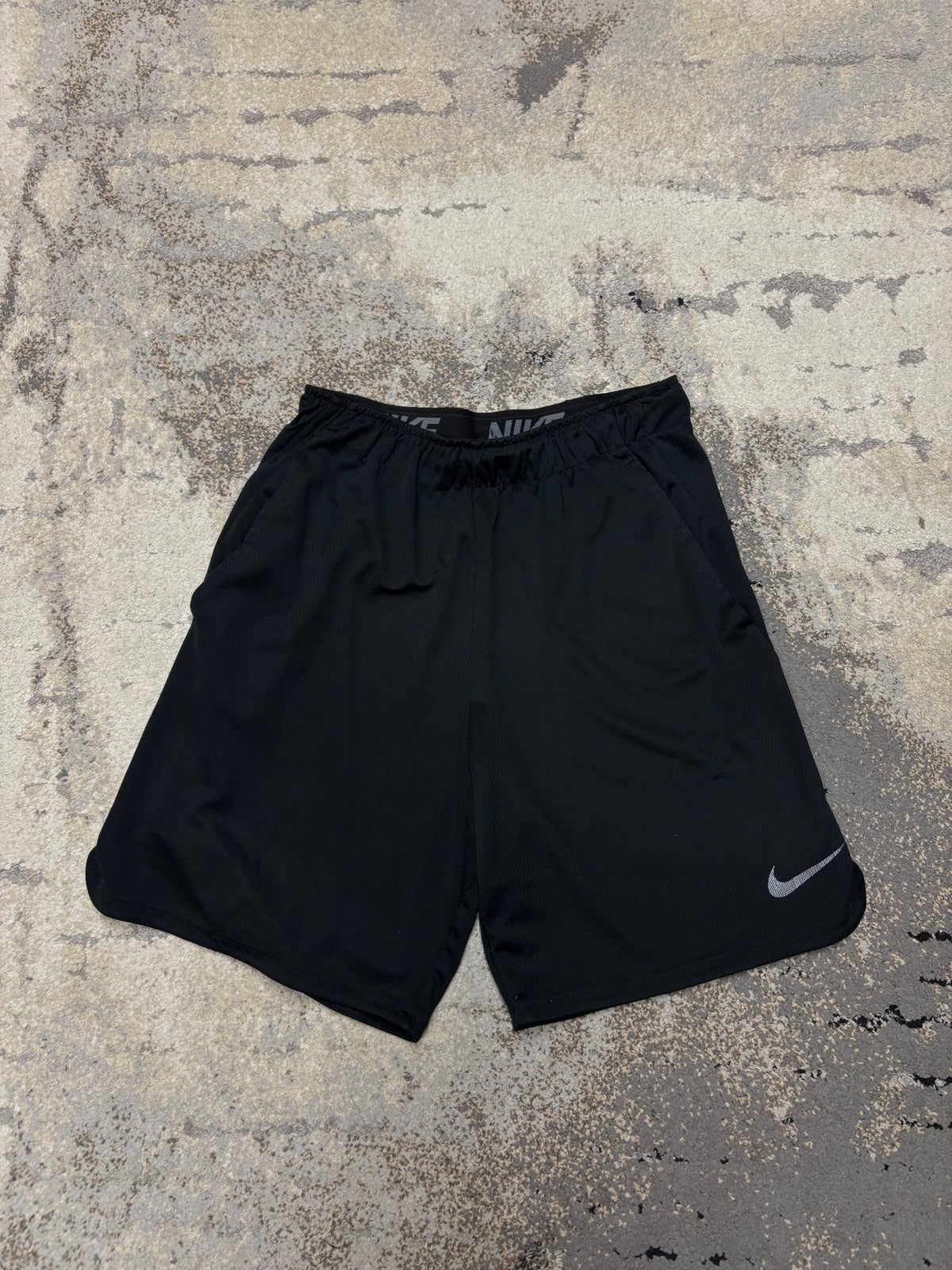 Spodenki Nike, męskie w bardzo dobrym stanie rozmiar S, widok z przodu
