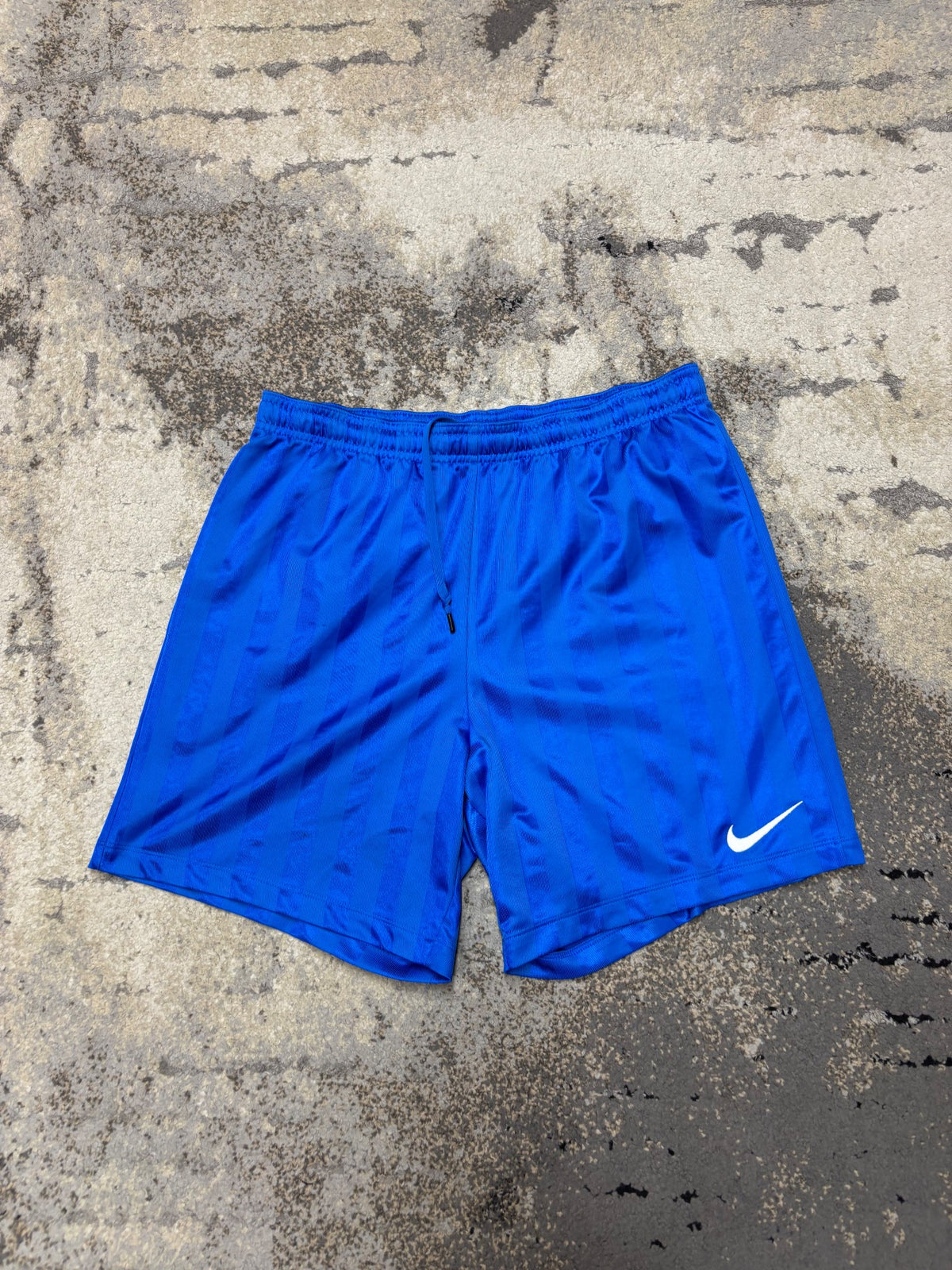Spodenki Nike, męskie w bardzo dobrym stanie rozmiar M, widok z przodu