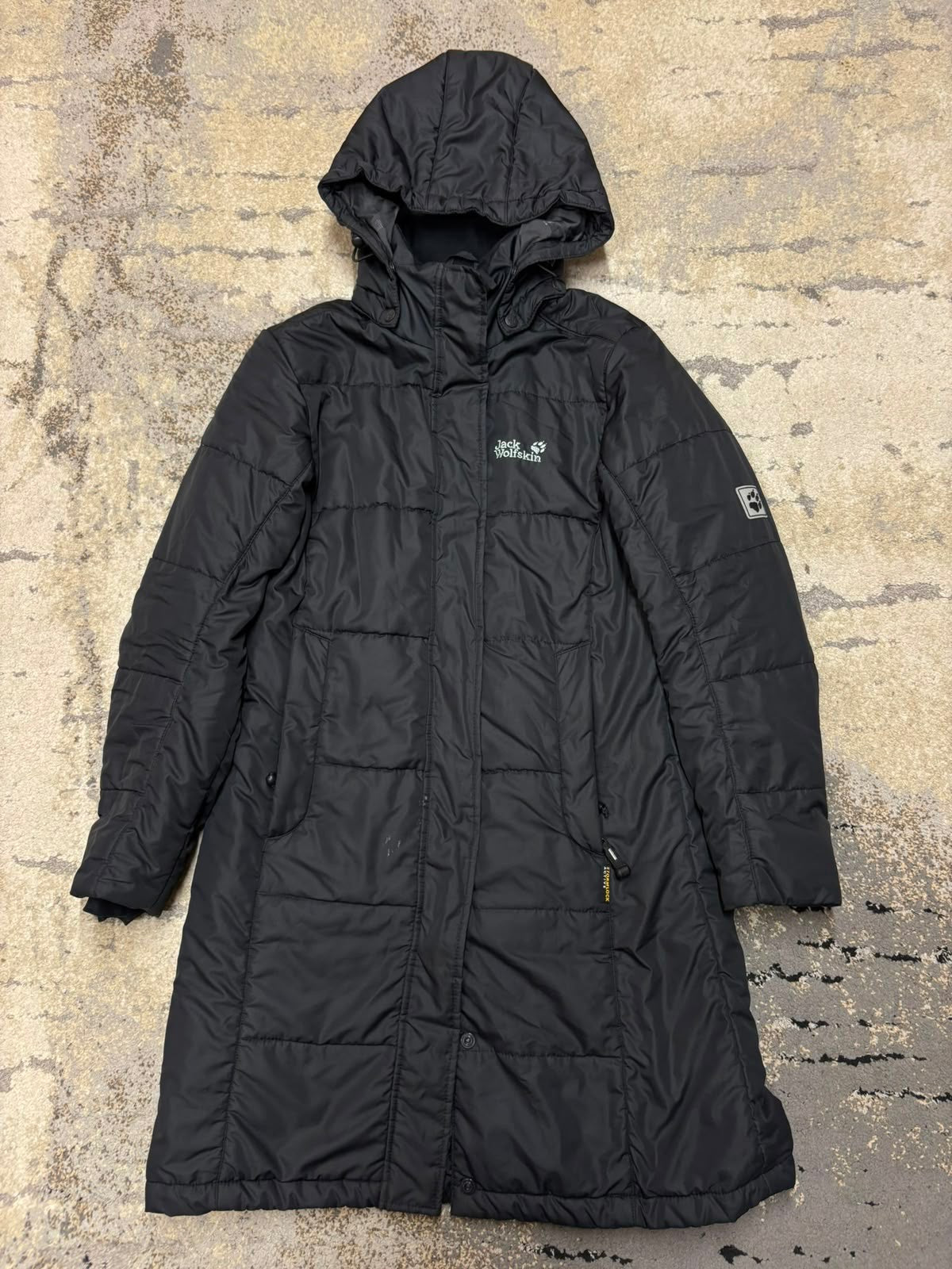 Kurtka zimowa Jack Wolfskin ocieplana, damskie w bardzo dobrym stanie rozmiar S, widok z przodu