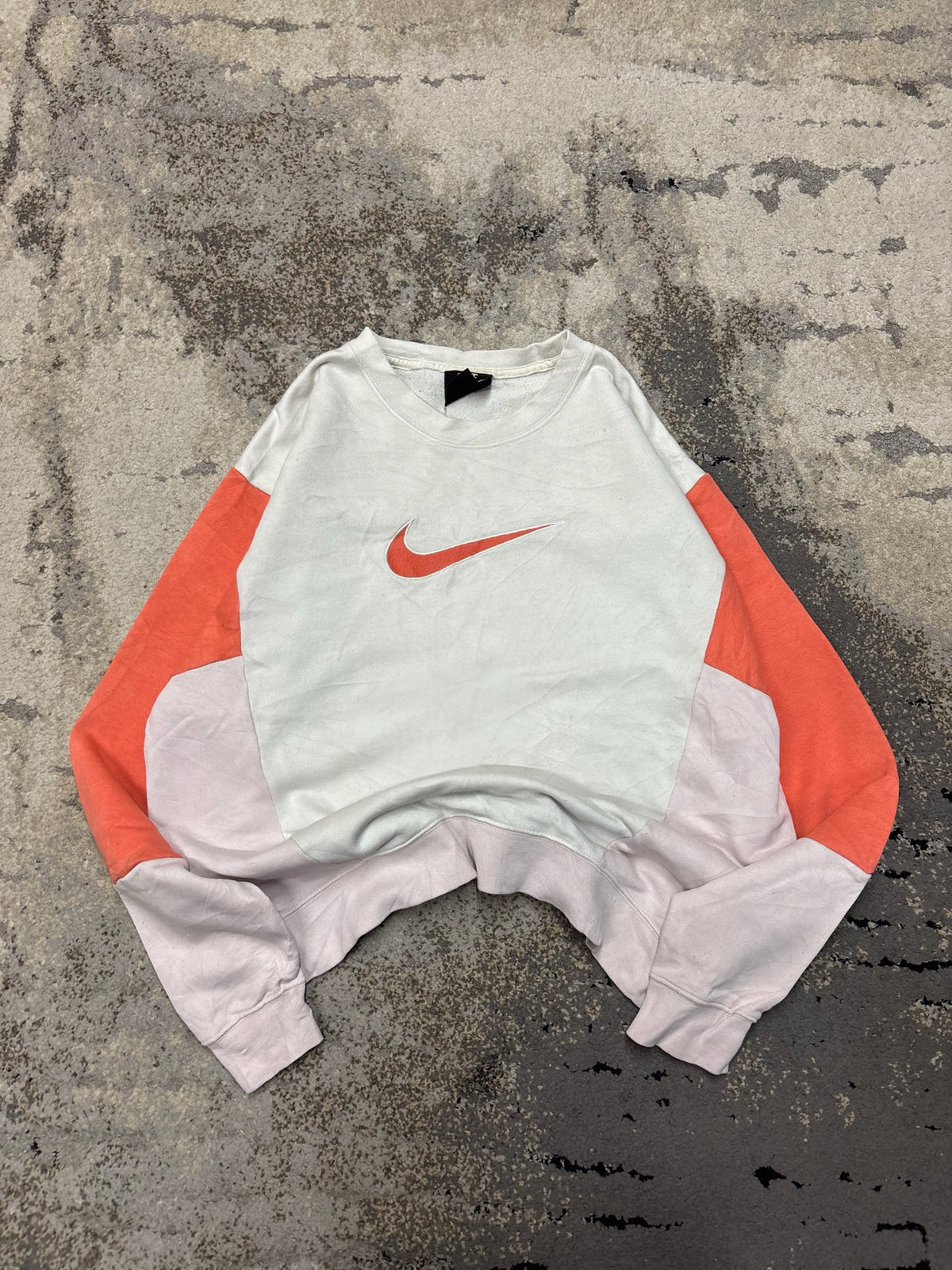 Bluza Nike crevneck, damskie w bardzo dobrym stanie rozmiar M, widok z przodu