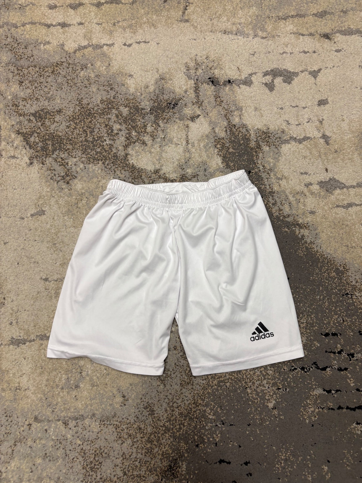 Spodenki Adidas, męskie w bardzo dobrym stanie rozmiar S, widok z przodu