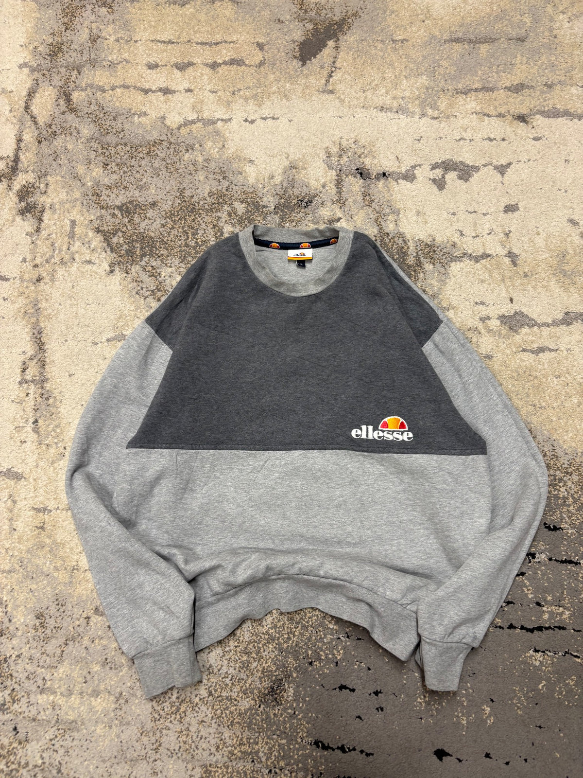 Bluza Ellesse crevneck, damskie w bardzo dobrym stanie rozmiar S, widok z przodu