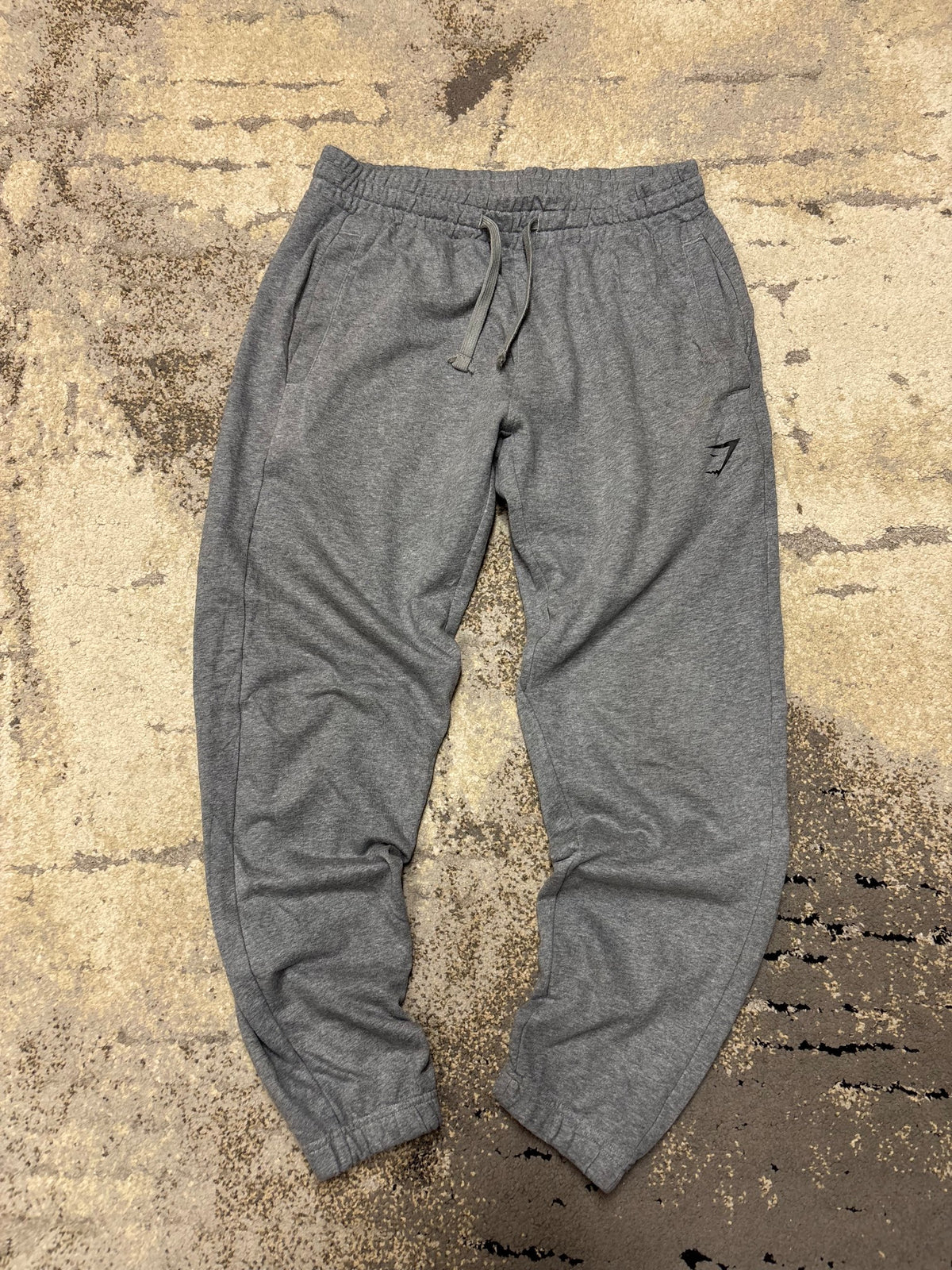 Dresy GymShark, męskie w bardzo dobrym stanie rozmiar M, widok z przodu