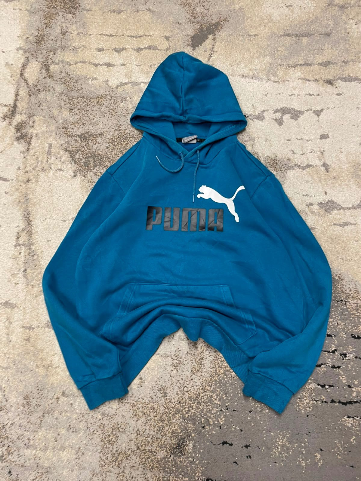 Bluza Puma hoodie, damskie w bardzo dobrym stanie rozmiar M, widok z przodu