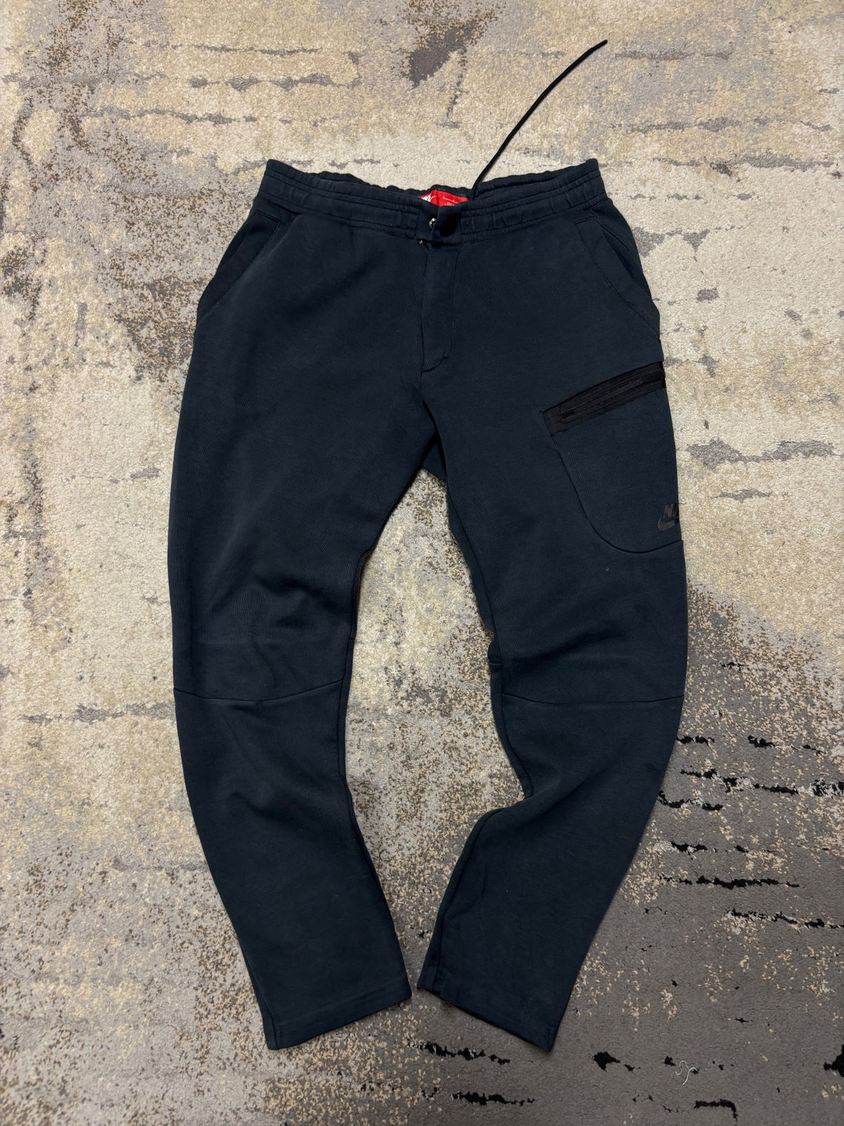 Dresy Nike Tech Fleece, męskie w bardzo dobrym stanie rozmiar M, widok z przodu
