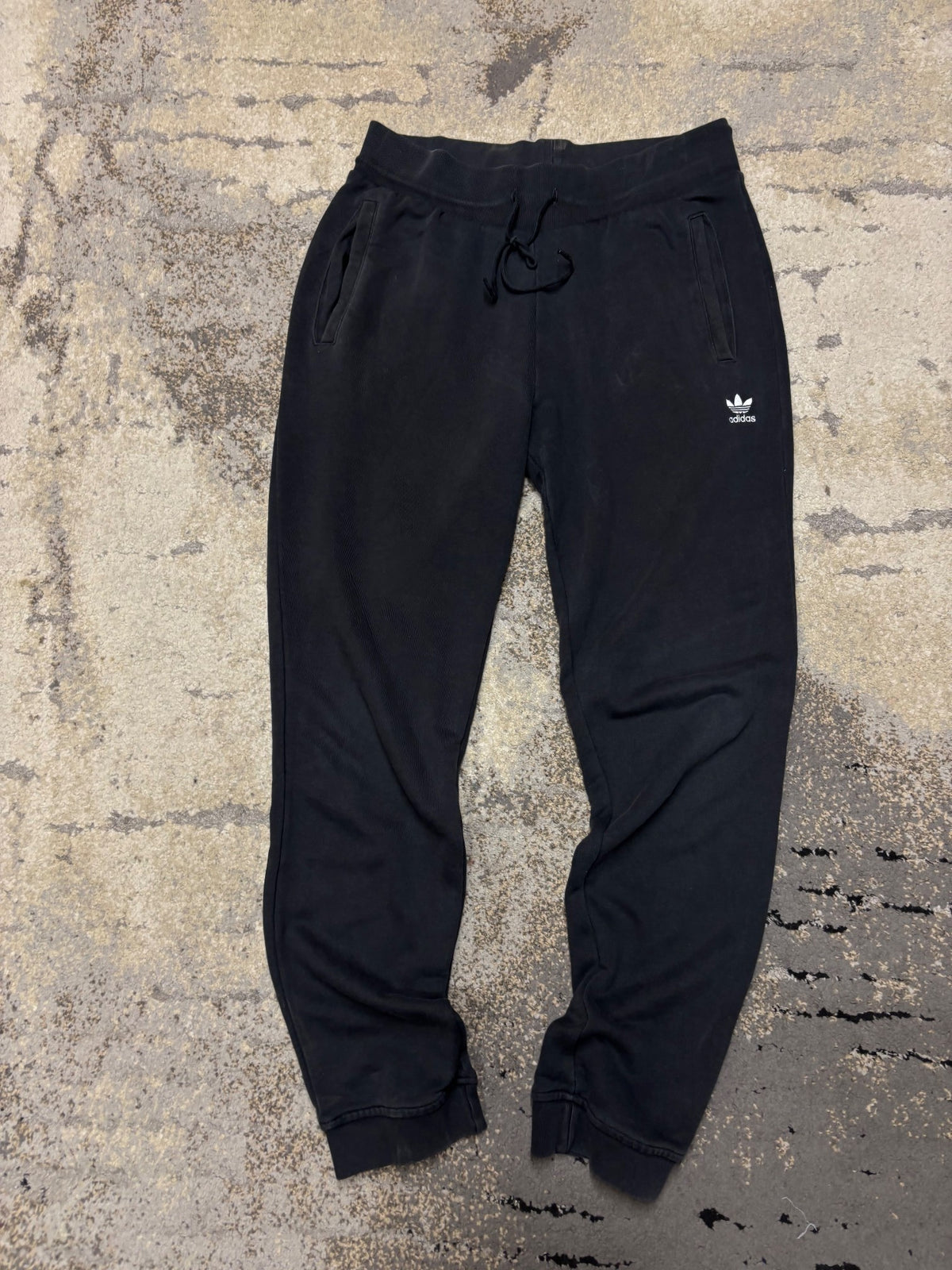 Dresy Adidas haft Logo, męskie w bardzo dobrym stanie rozmiar M, widok z przodu