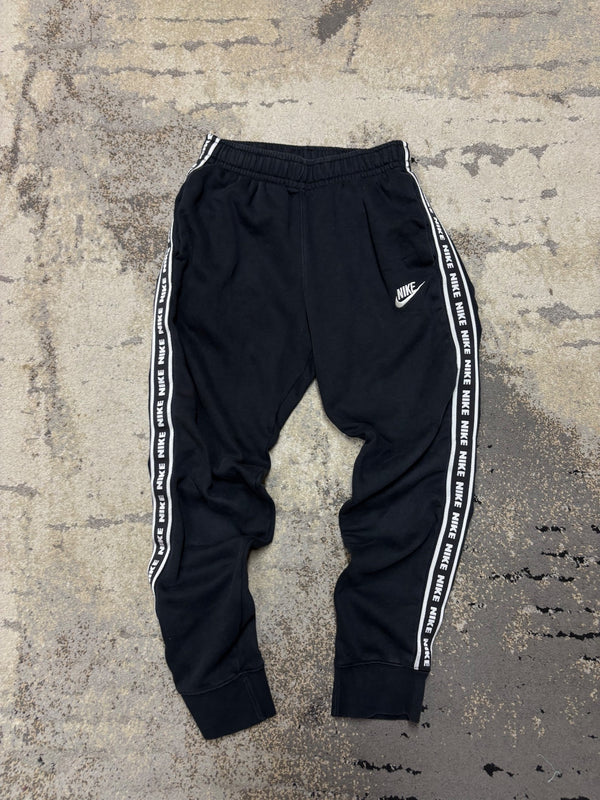 Dresy Nike lampasy, damskie w bardzo dobrym stanie rozmiar XS, widok z przodu