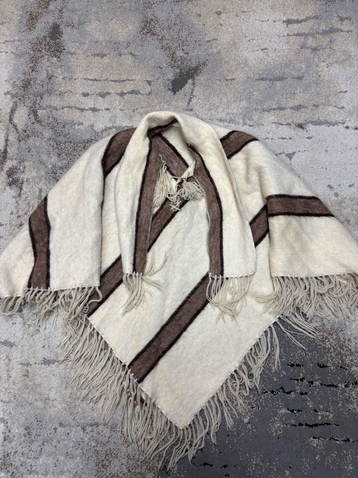 Japan Style Ponczo vintage retro y2k, damskie w bardzo dobrym stanie rozmiar M, widok z przodu