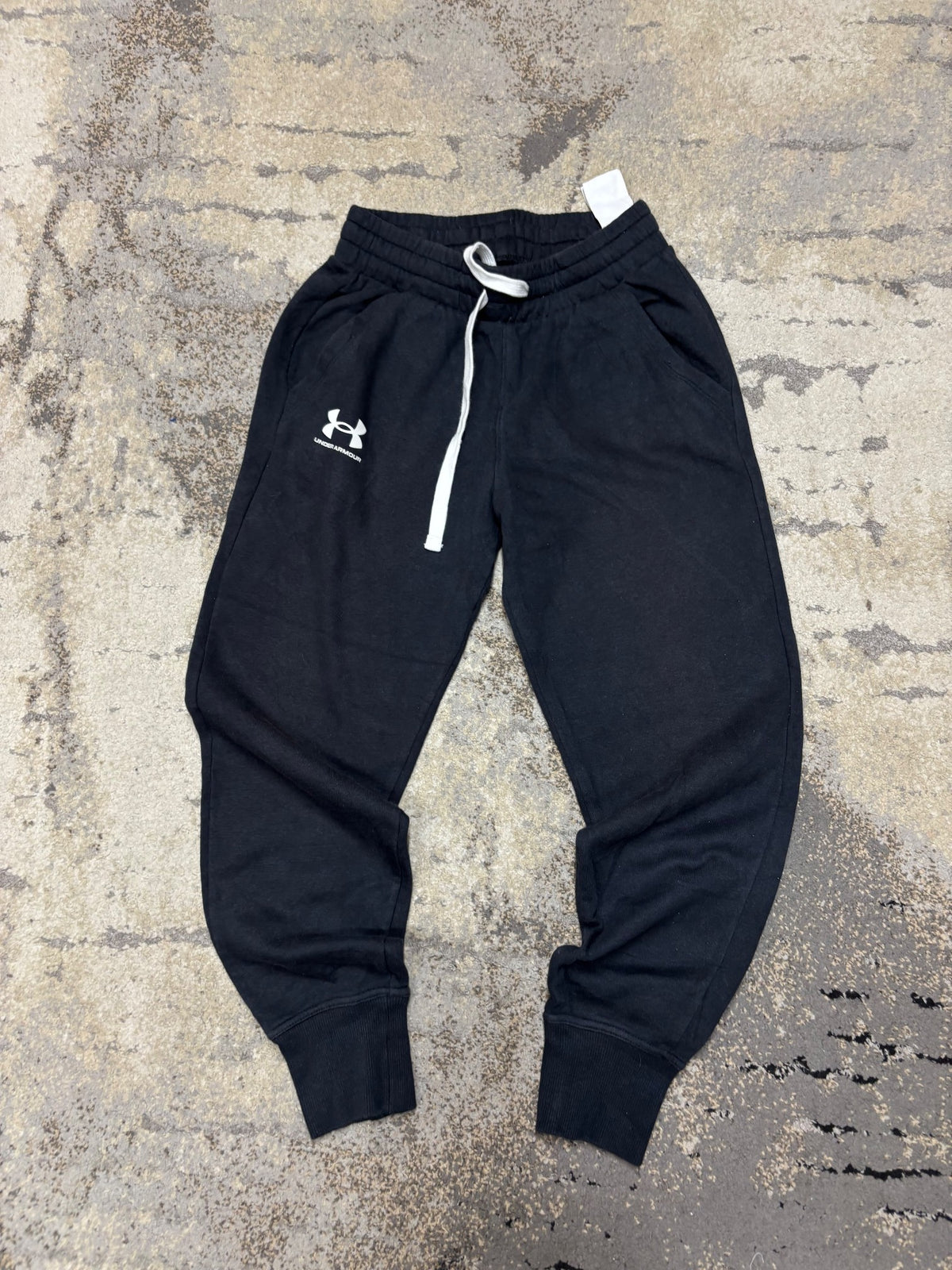 Dresy Under Armour, damskie w bardzo dobrym stanie rozmiar XS, widok z przodu