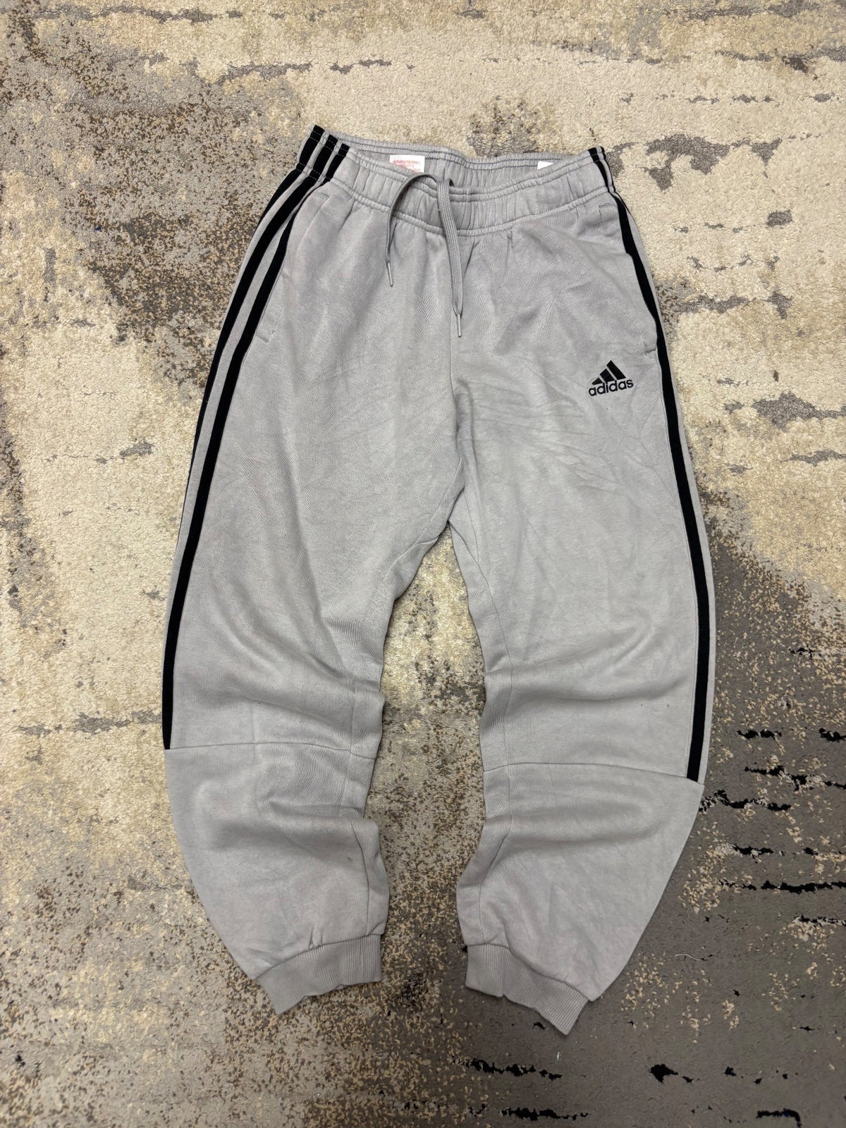 Dresy Adidas, dziecięce w bardzo dobrym stanie rozmiar 152 cm / 12 lat, widok z przodu