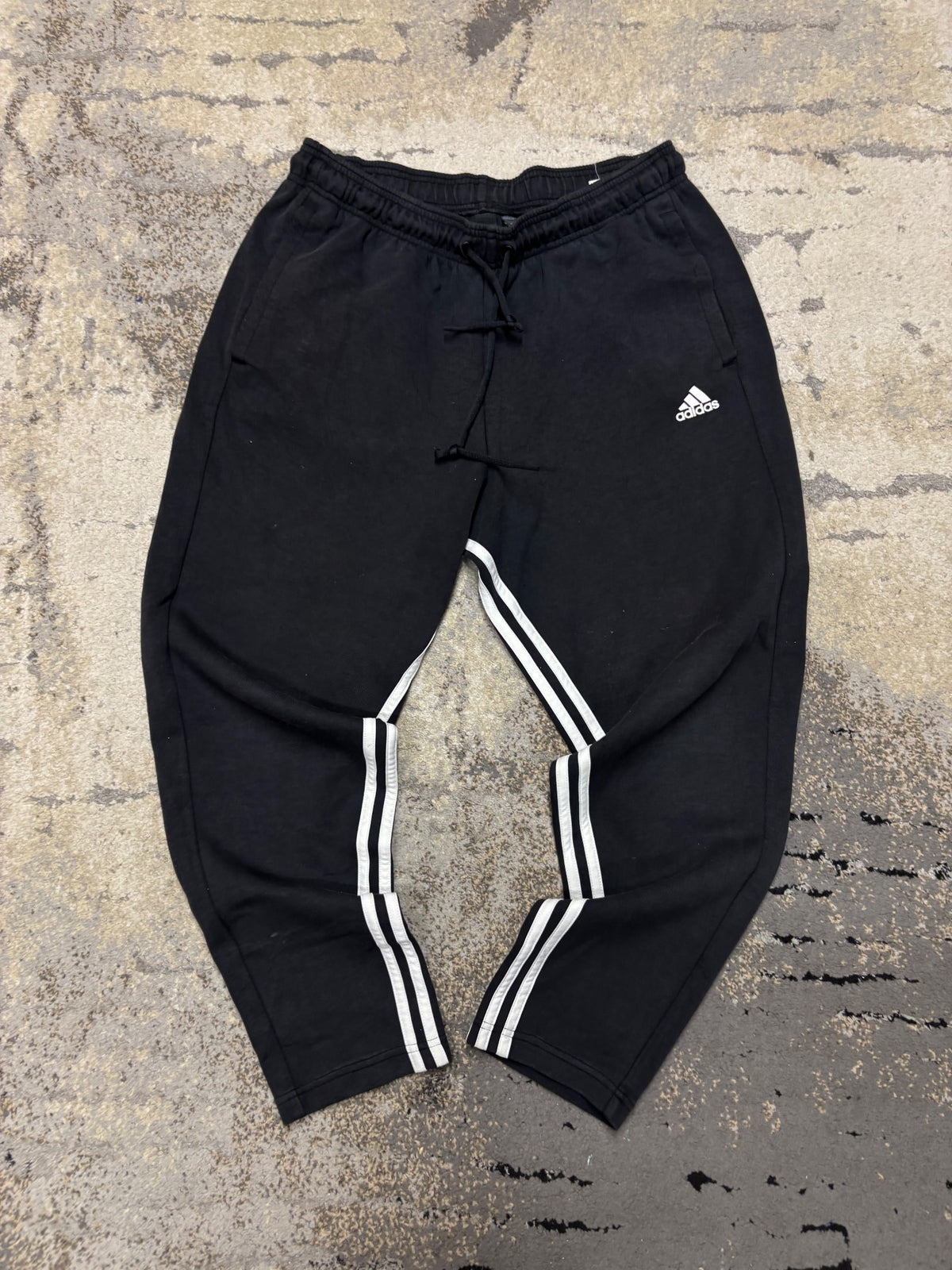 Dresy Adidas, męskie w bardzo dobrym stanie rozmiar L, widok z góry