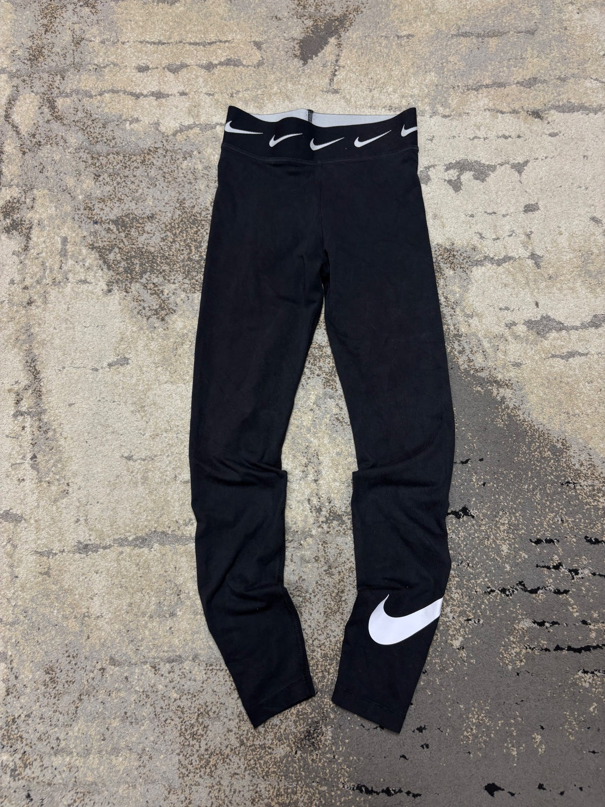 Legginsy Nike, damskie w bardzo dobrym stanie rozmiar XS, detal