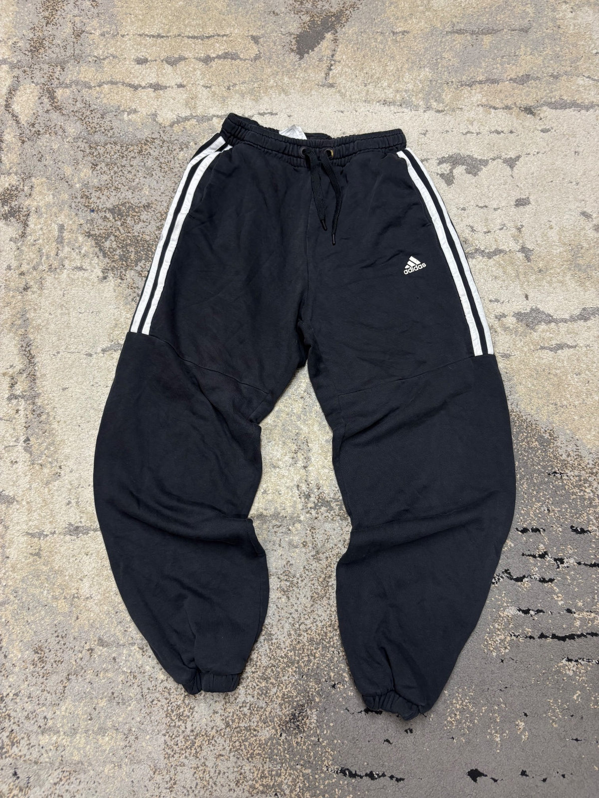 Dresy Adidas, damskie w bardzo dobrym stanie rozmiar XS, widok z przodu