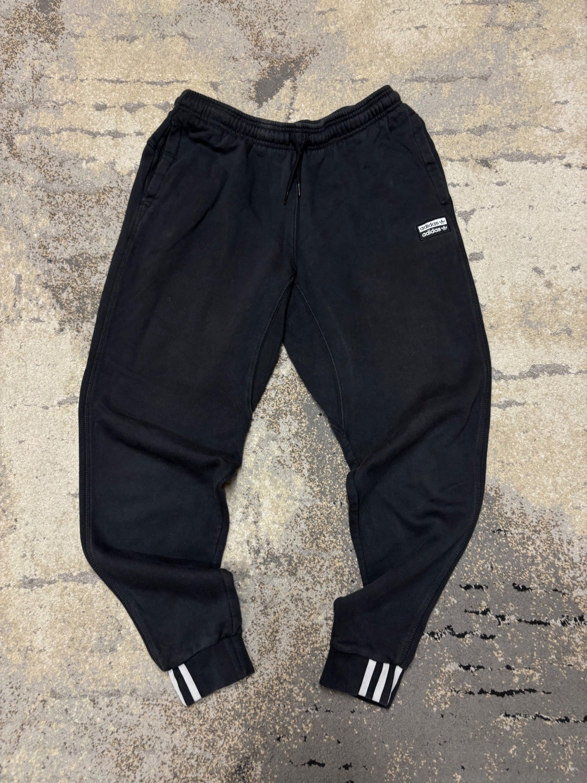 Dresy Adidas, dziecięce w bardzo dobrym stanie rozmiar 176 cm / 16 lat, widok z przodu