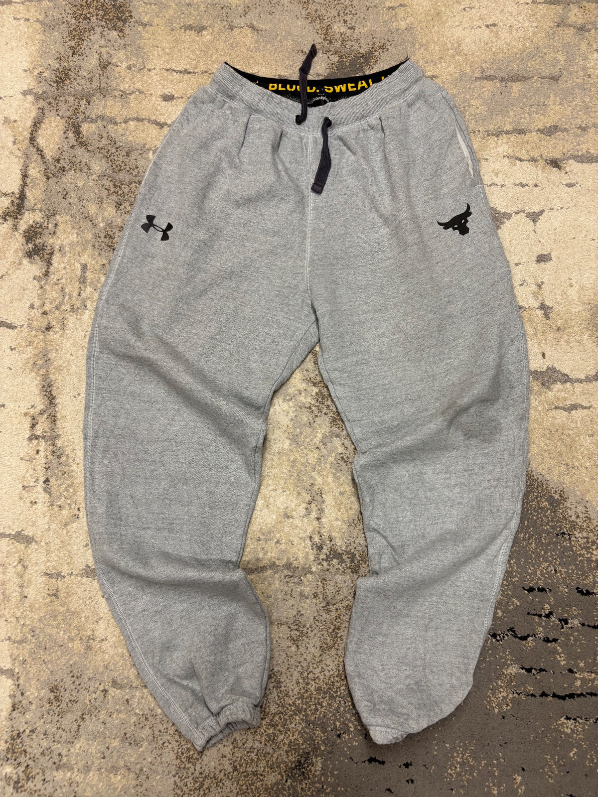 Dresy Under Armour, męskie w dobrym stanie rozmiar M, widok z przodu