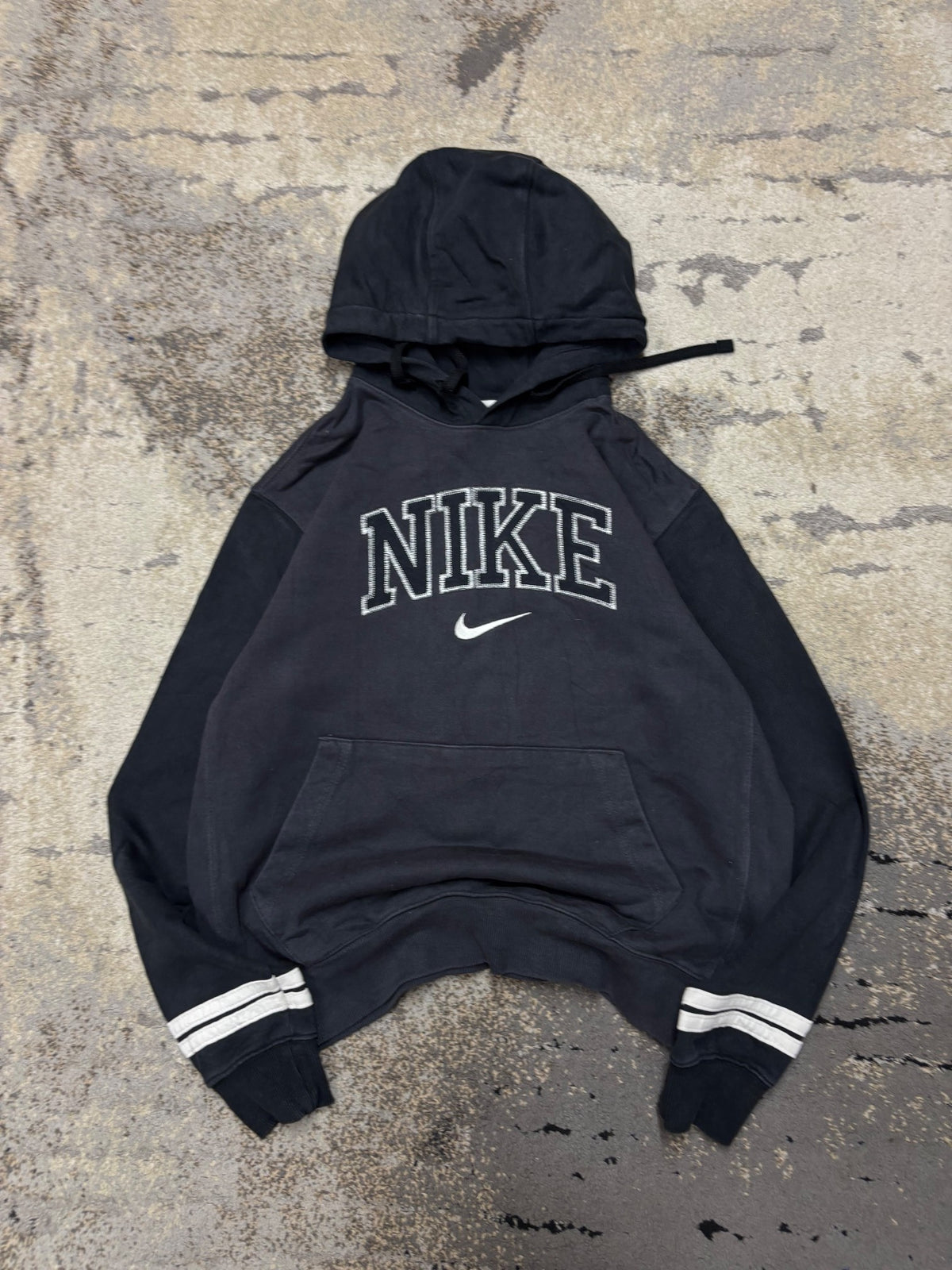 Bluza Nike hoodie, męskie w bardzo dobrym stanie rozmiar M, widok z przodu