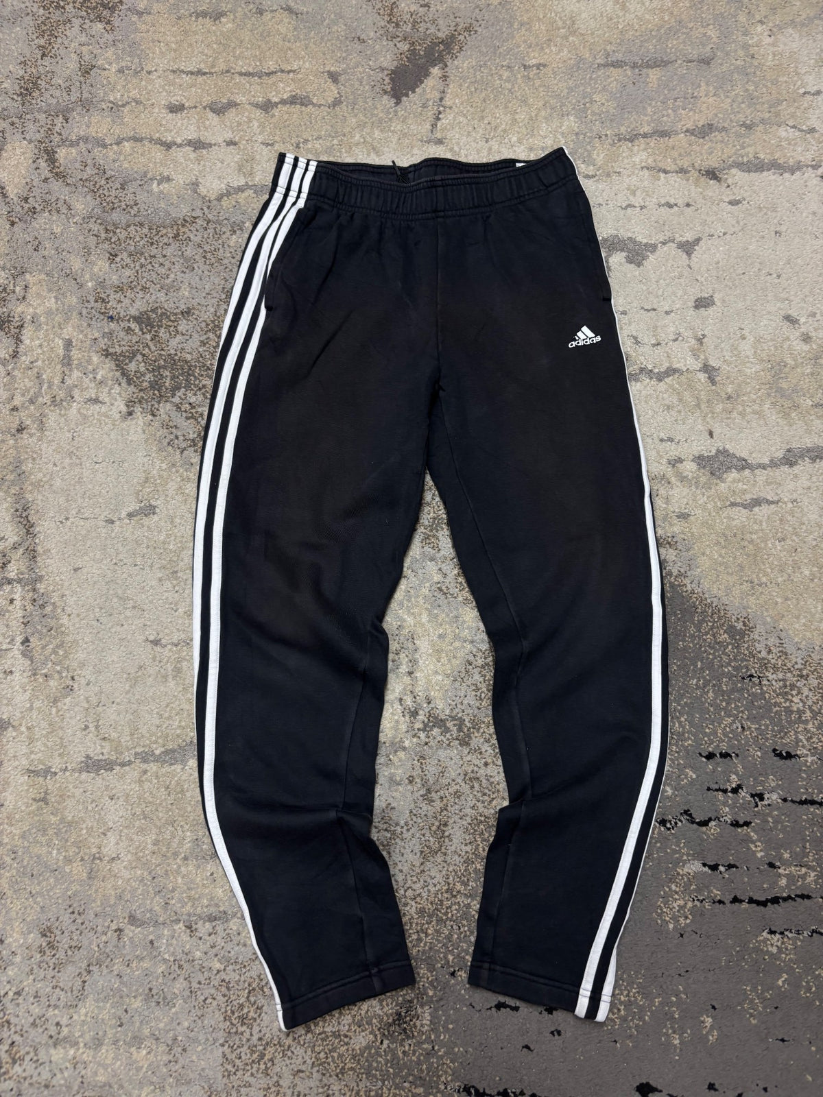 Dresy Adidas, dziecięce w bardzo dobrym stanie rozmiar 164 cm / 14 lat, widok z przodu
