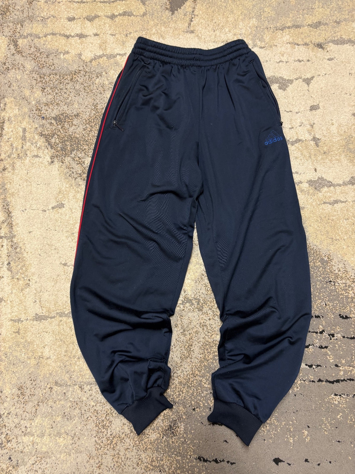 Dresy Adidas, dziecięce w bardzo dobrym stanie rozmiar 164 cm / 14 lat, detal