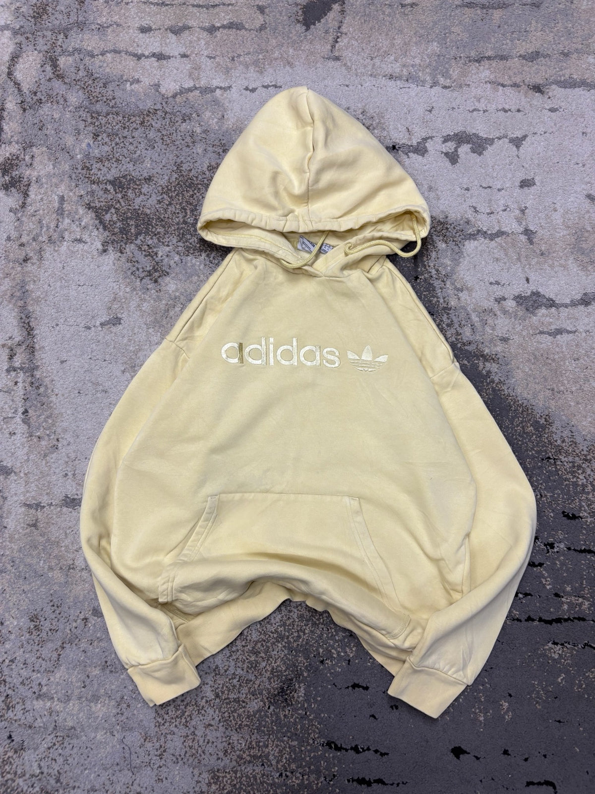 Bluza Adidas hoodie, damskie w bardzo dobrym stanie rozmiar S, widok z góry