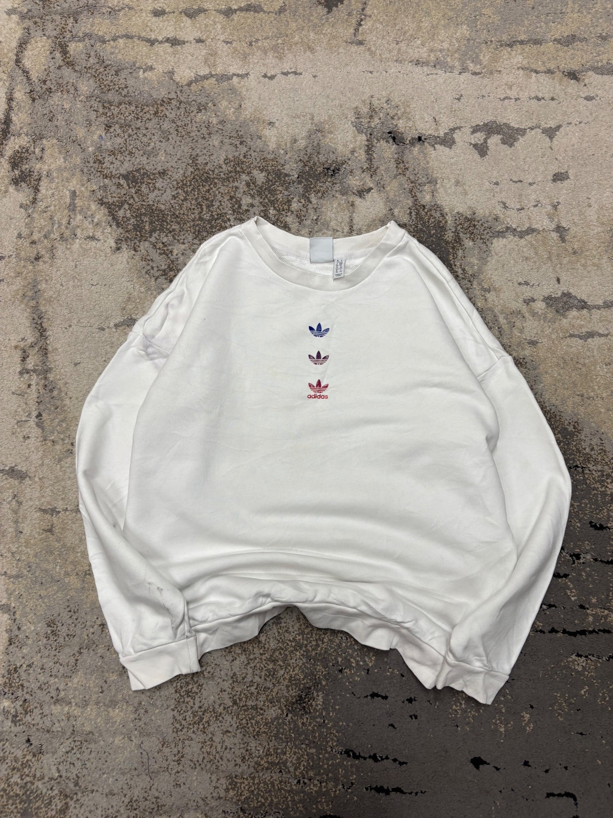 Bluza Adidas crevneck, damskie w bardzo dobrym stanie rozmiar S, widok z przodu