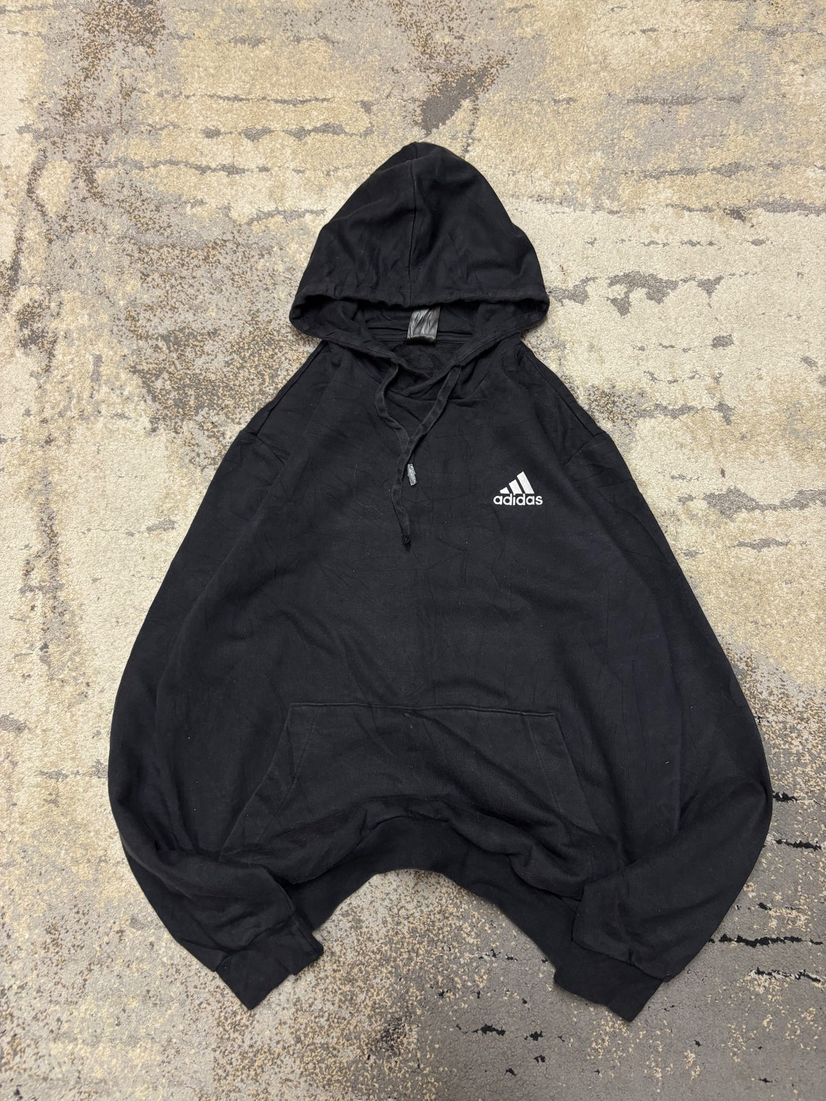 Bluza Adidas hoodie, damskie w bardzo dobrym stanie rozmiar M, widok z przodu