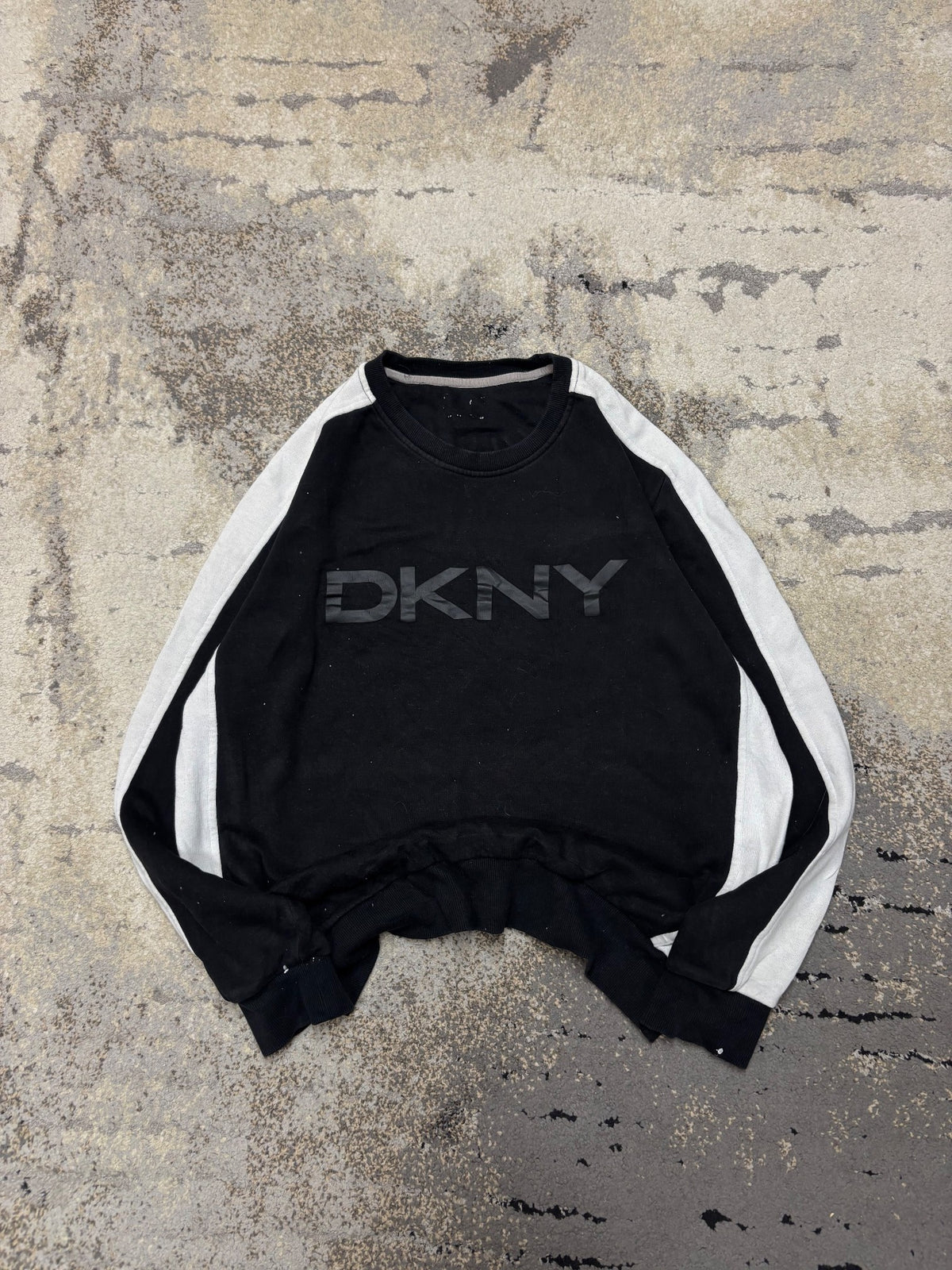 Bluza DKNY crevneck, damskie w bardzo dobrym stanie rozmiar S, widok z przodu